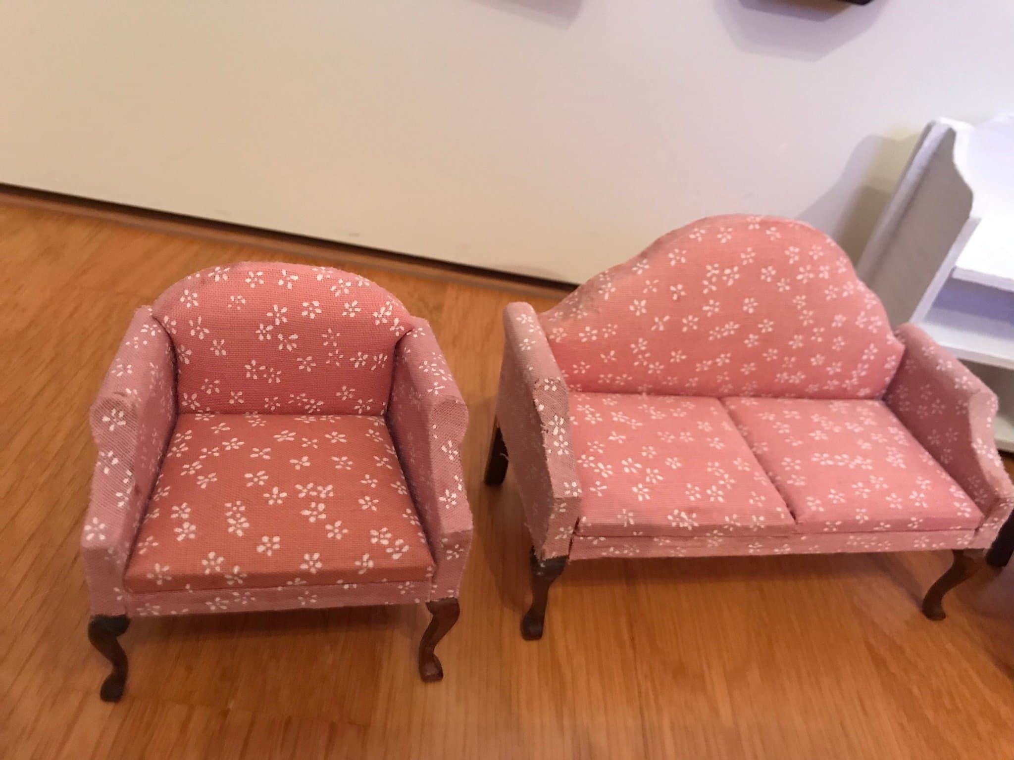 Louis XV soffgrupp Dollhouse Emporium