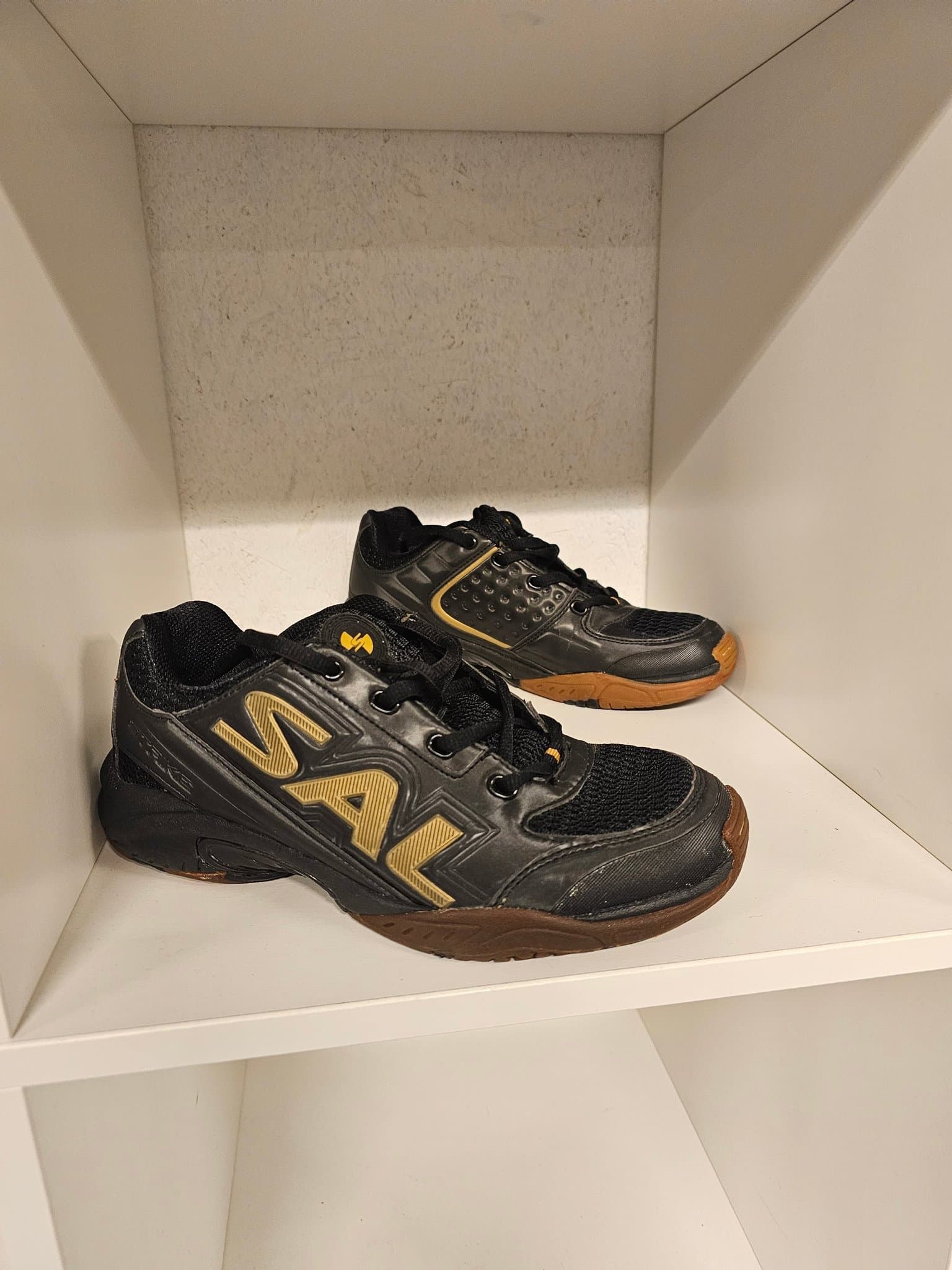 Salming Inomhusskor / Innebandyskor stl 38 – Bra skick!