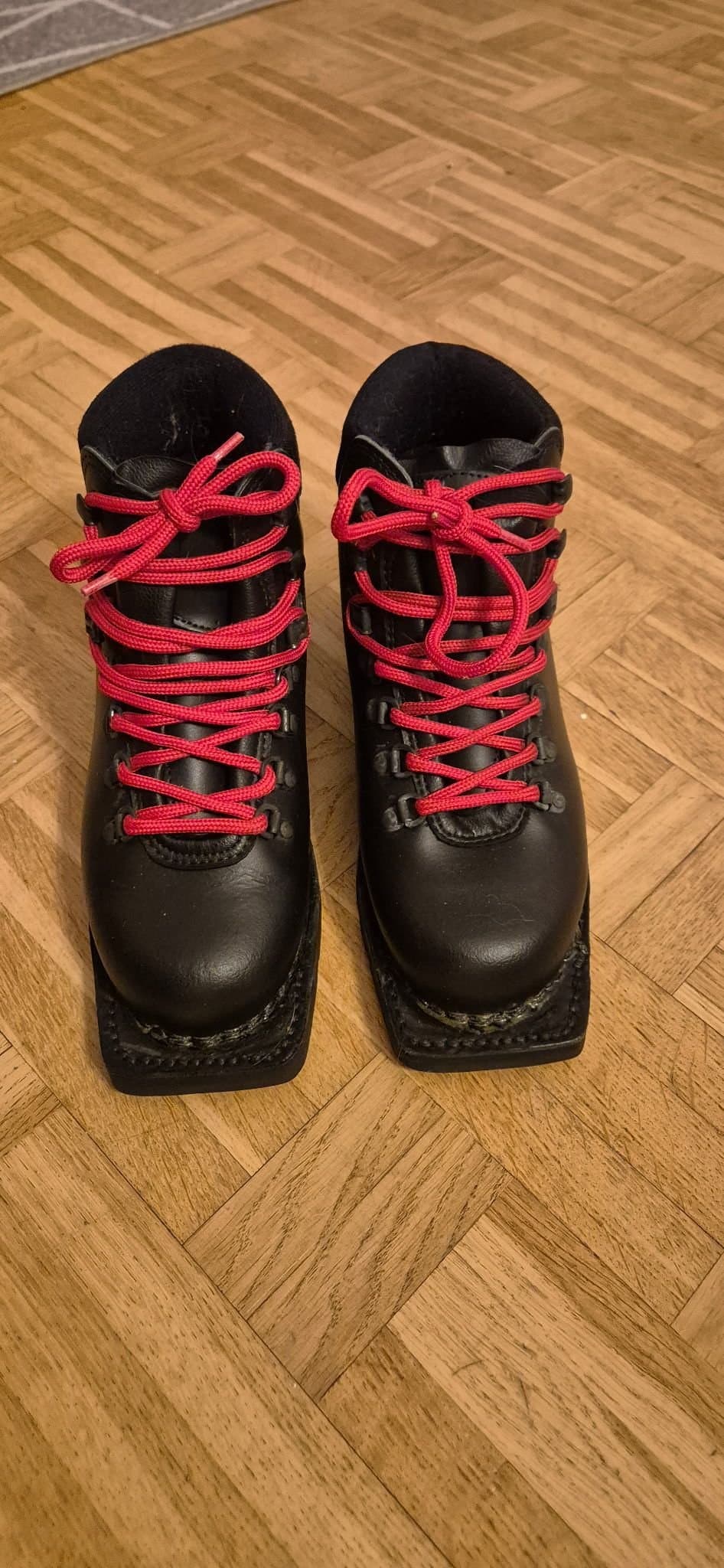 Mycket fina skidpjäxor 75 mm