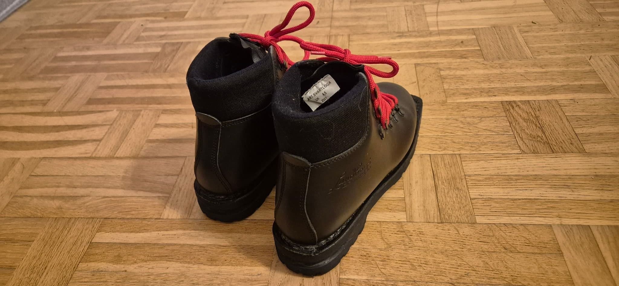 Mycket fina skidpjäxor 75 mm