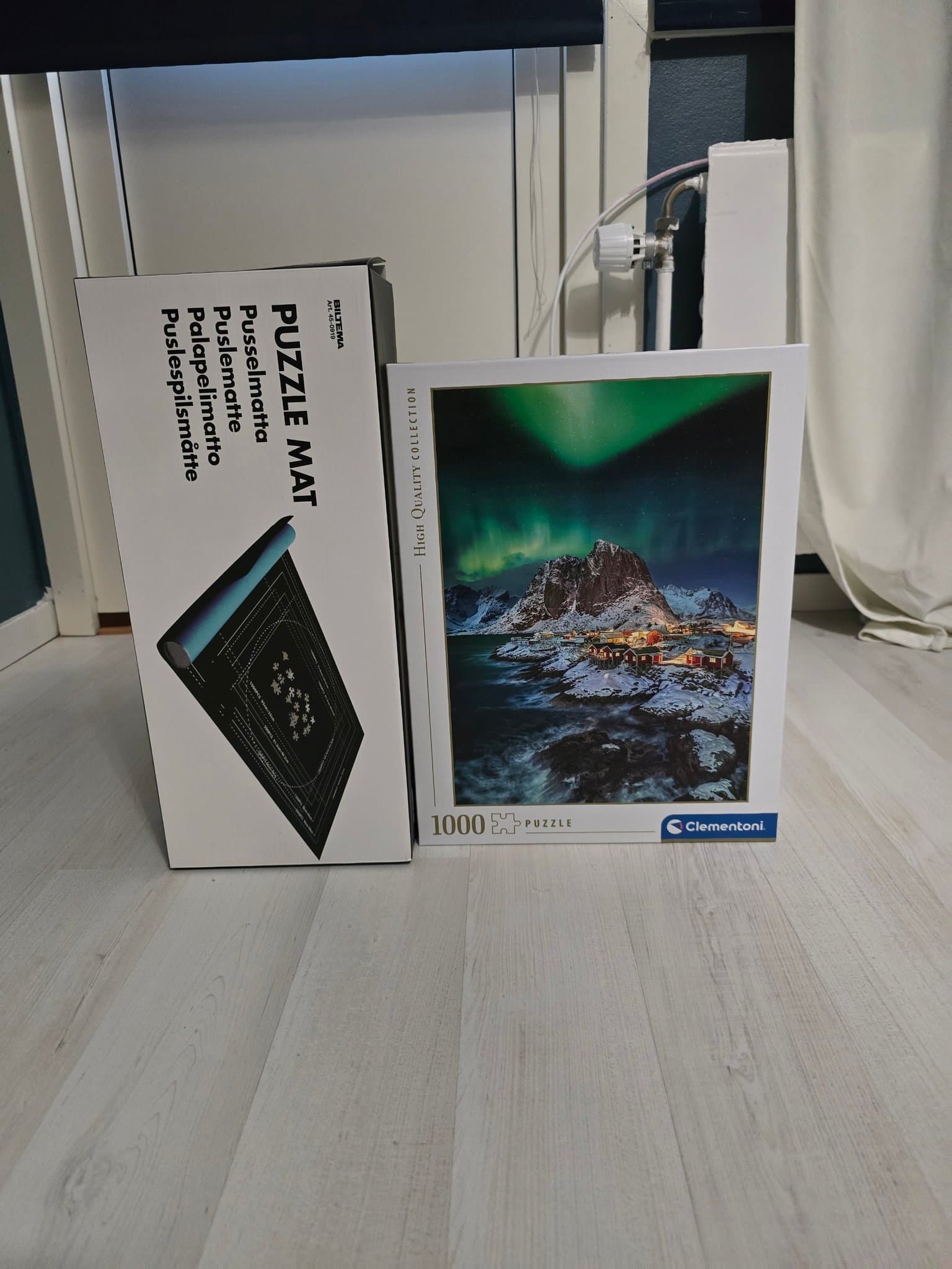 1000-piece Northern Lights Puzzle and Puzzle Mat