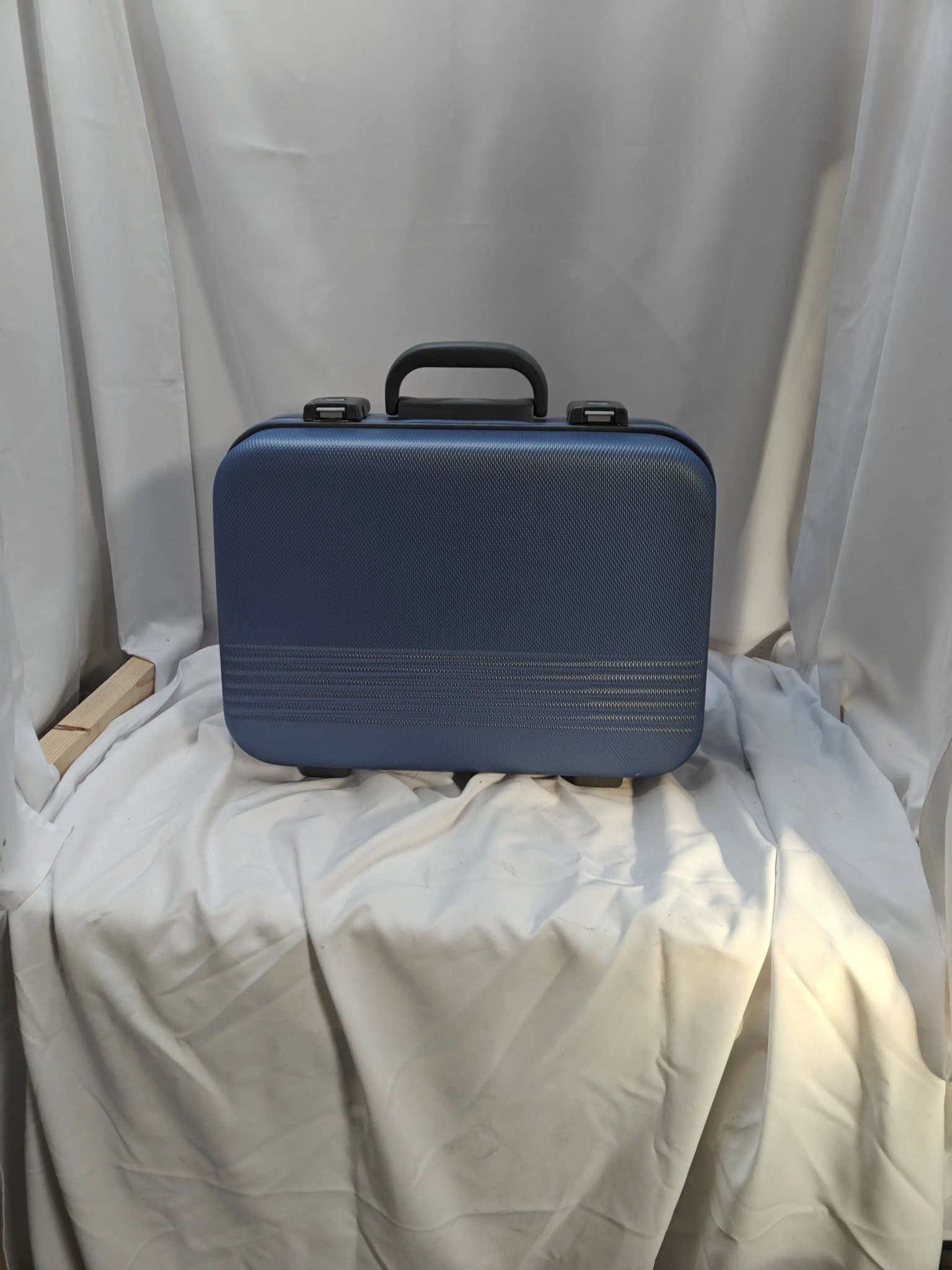 Blå hård resväska ca. 40 cm