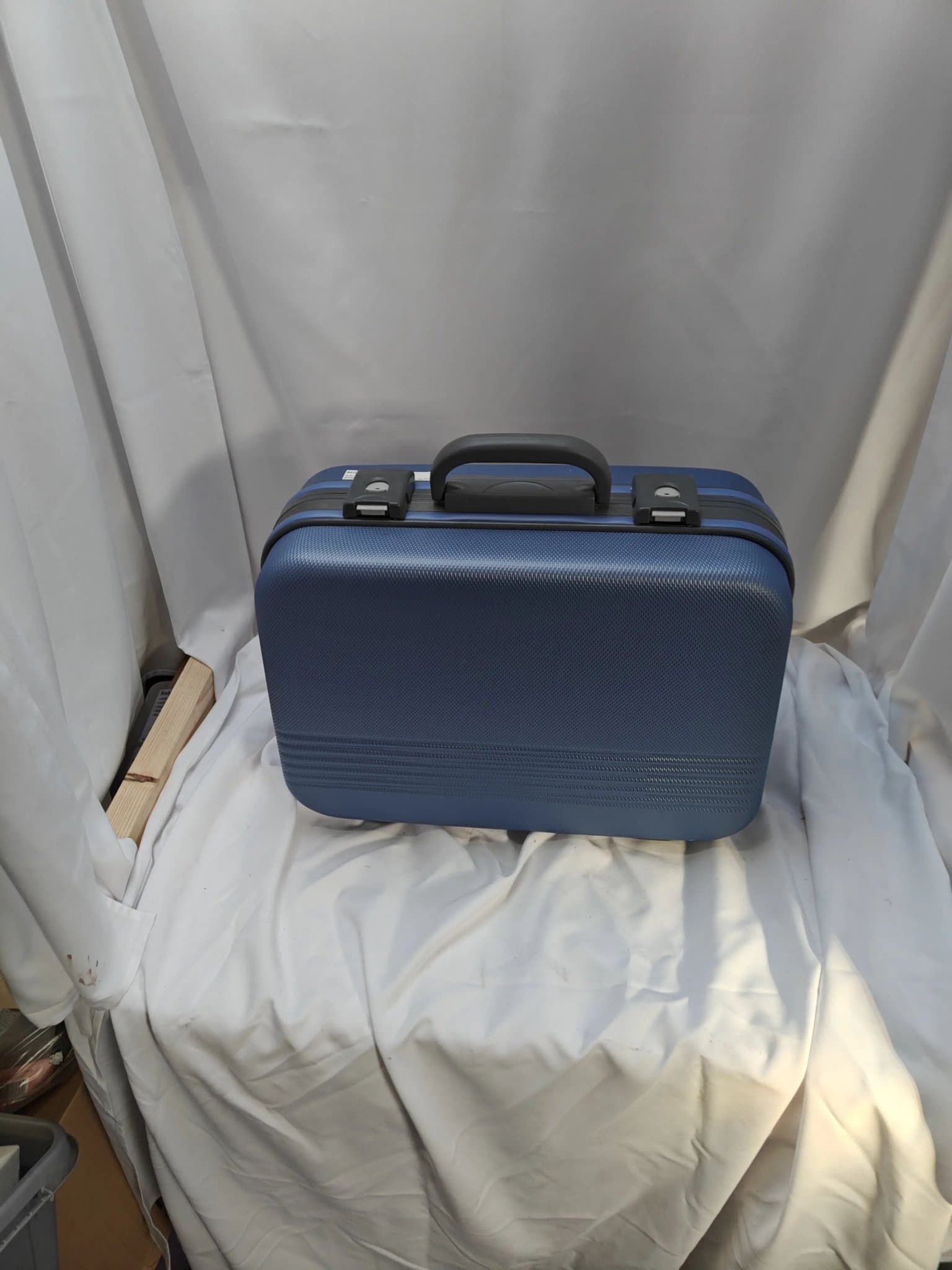 Blå hård resväska ca. 40 cm