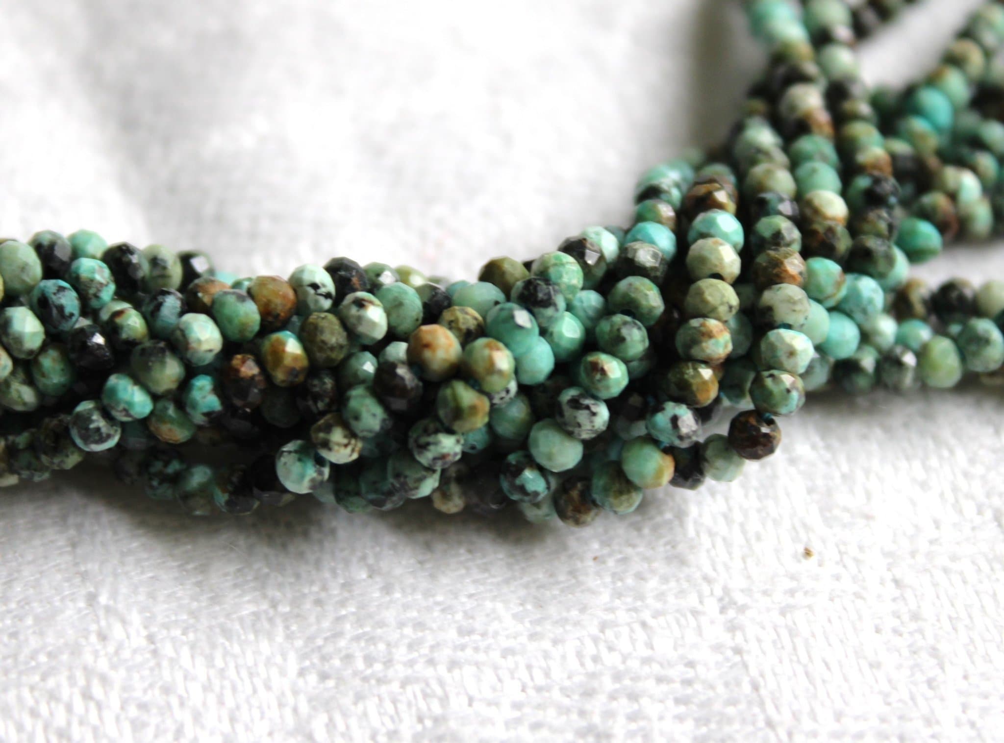1 sträng African turkos, rondeller 3 x 2 mm