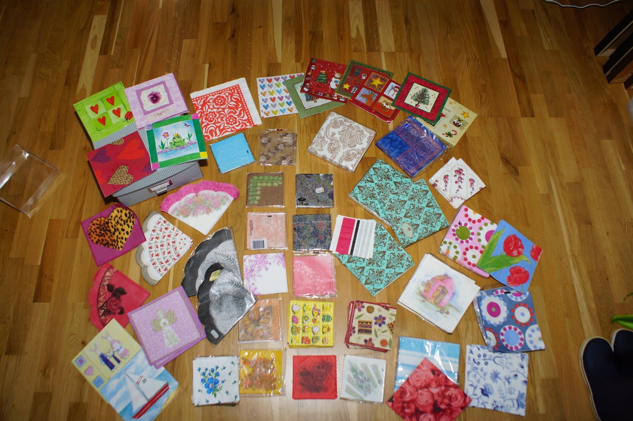 Stor låda med NYA servetter till decoupage många olika motiv och färger