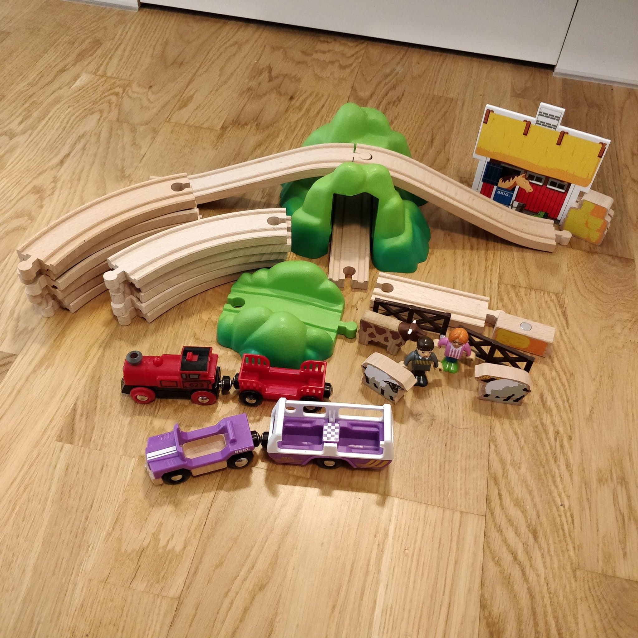 BRIO Tågbana - Batteridrivet tåg - Bil, djur