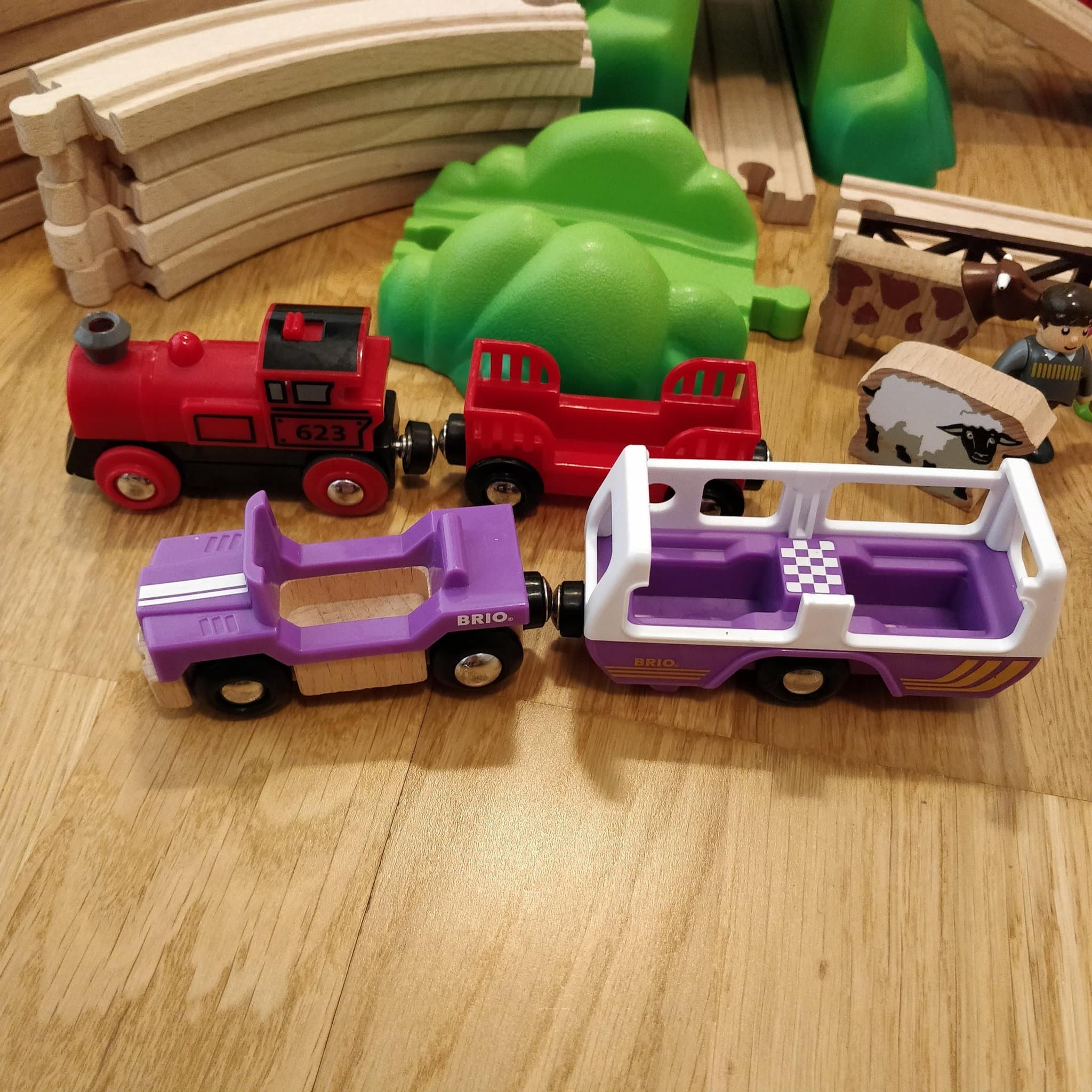 BRIO Tågbana - Batteridrivet tåg - Bil, djur