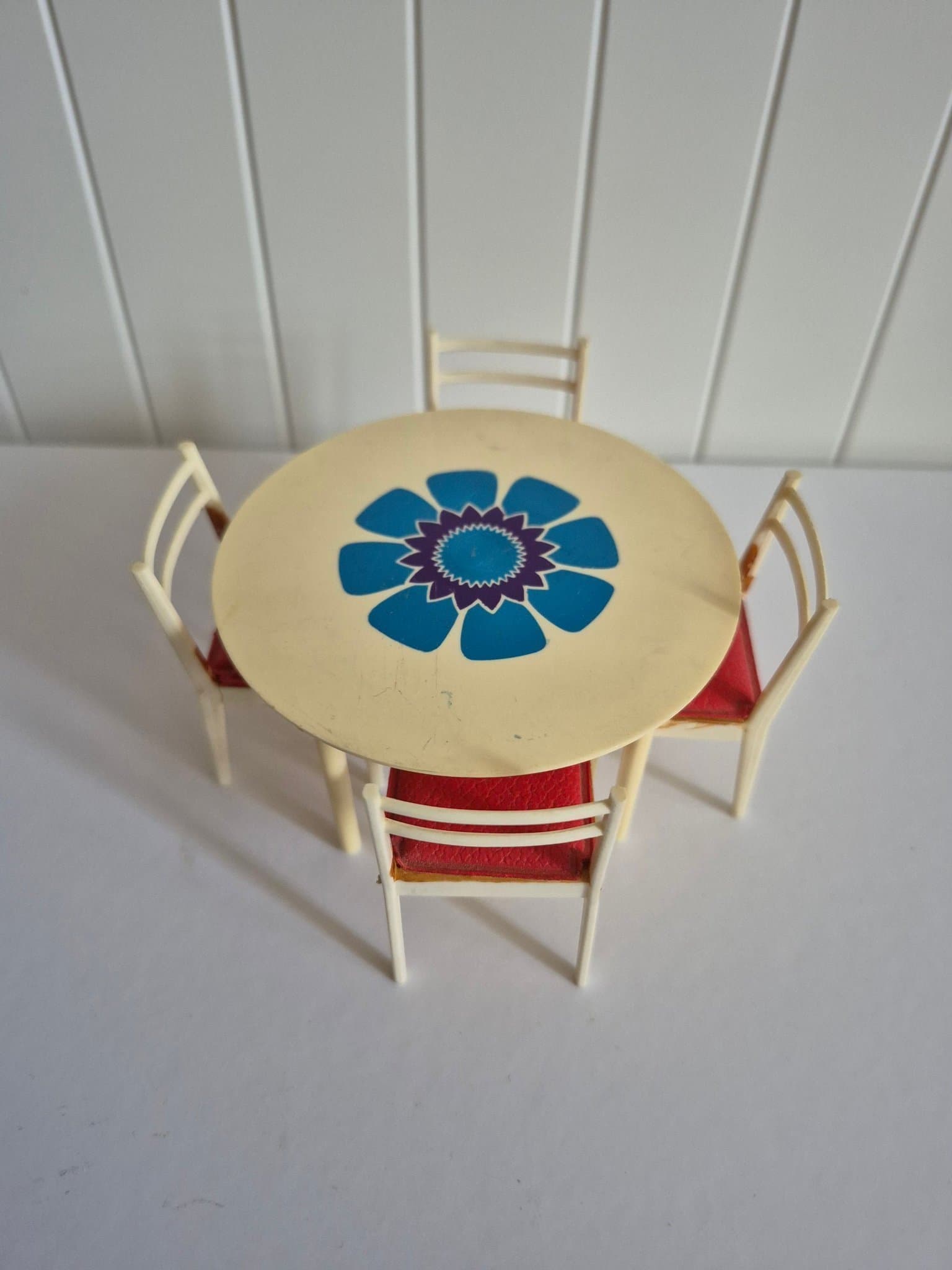 EUROPA Dockhusmöbler 1:16, matbord & 4 stolar