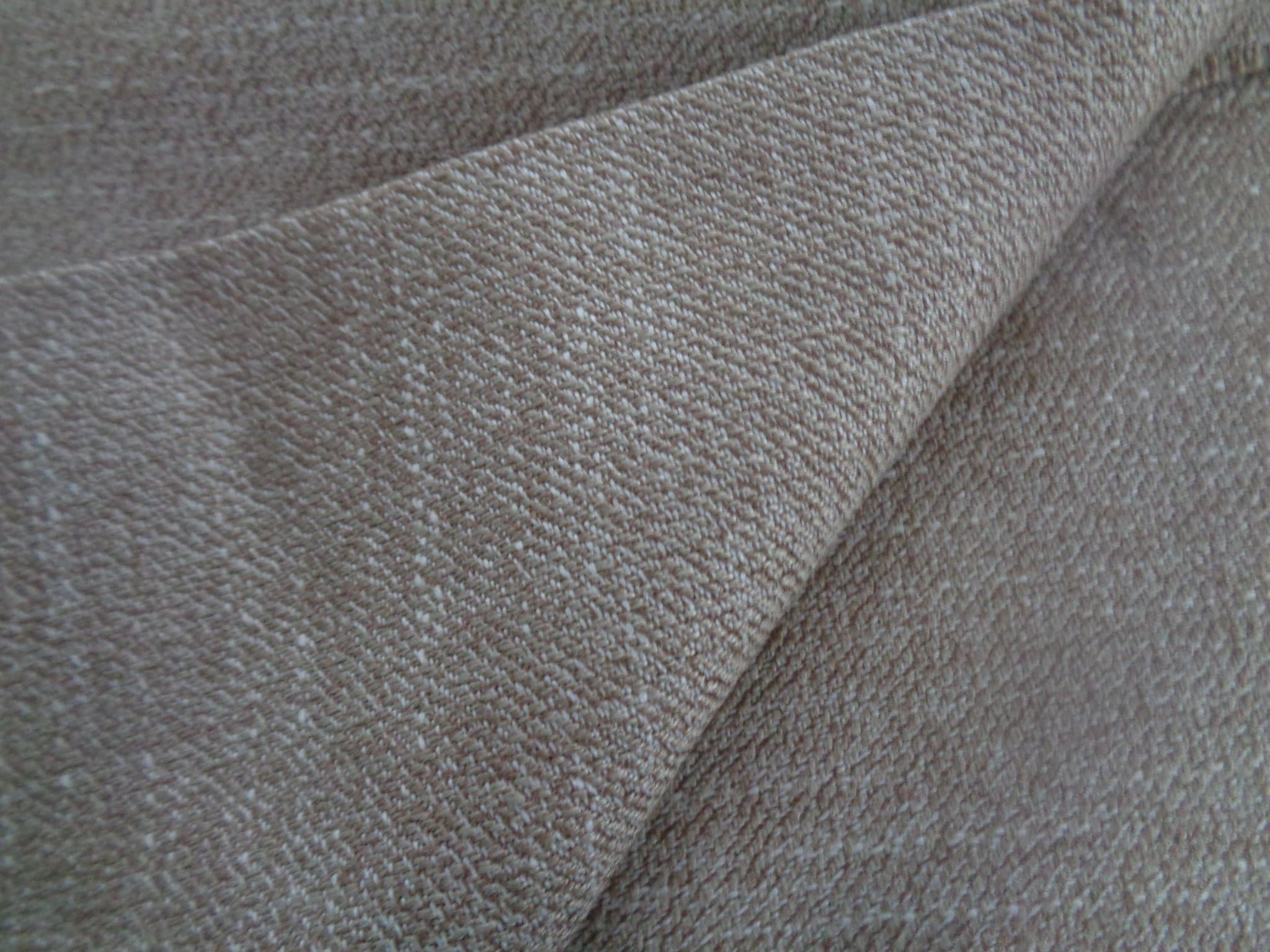 MÖBELTYG I LÄTT BRUN NYANS