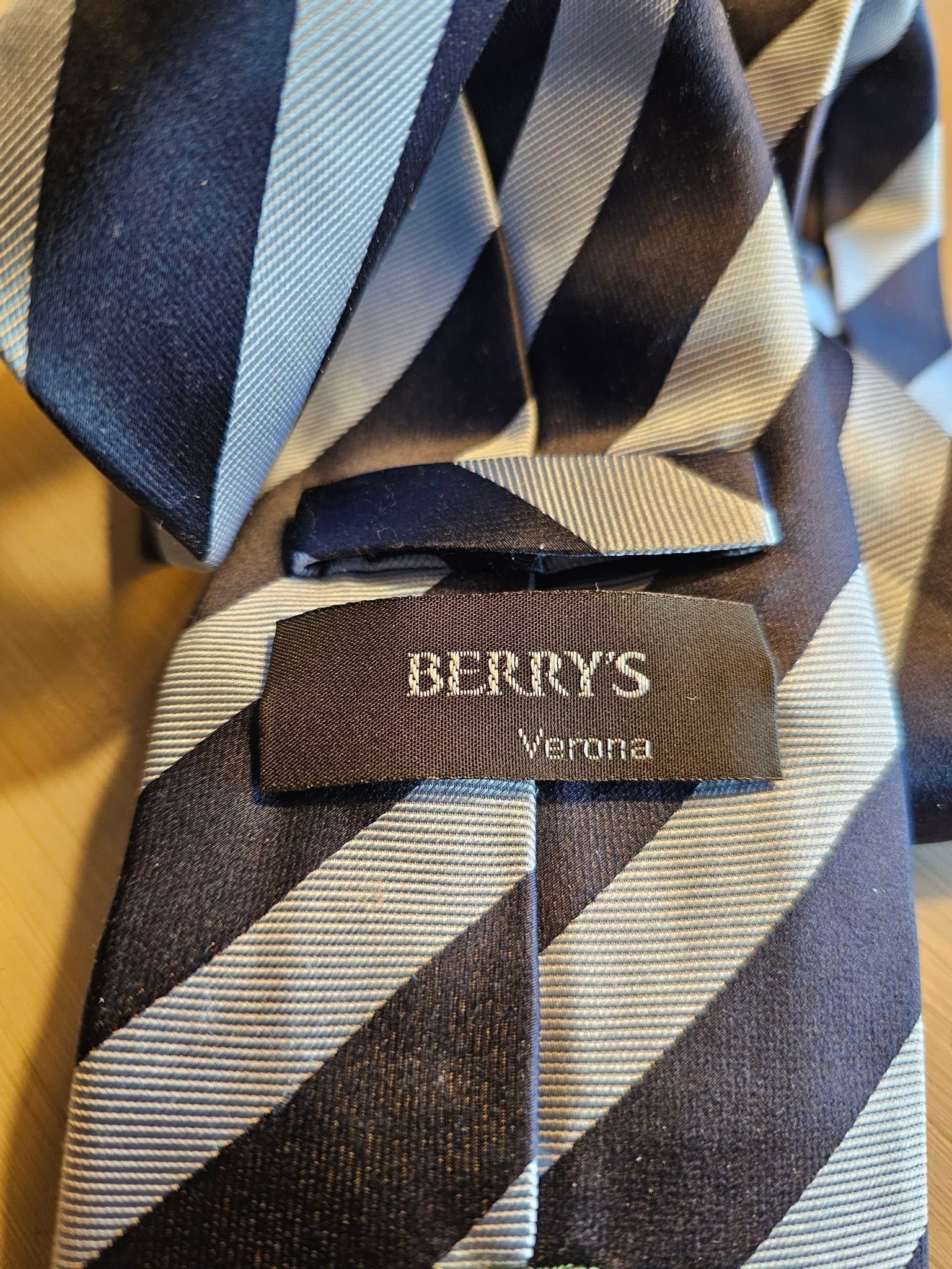 Berry's Verona blå slips, 100% Silke.