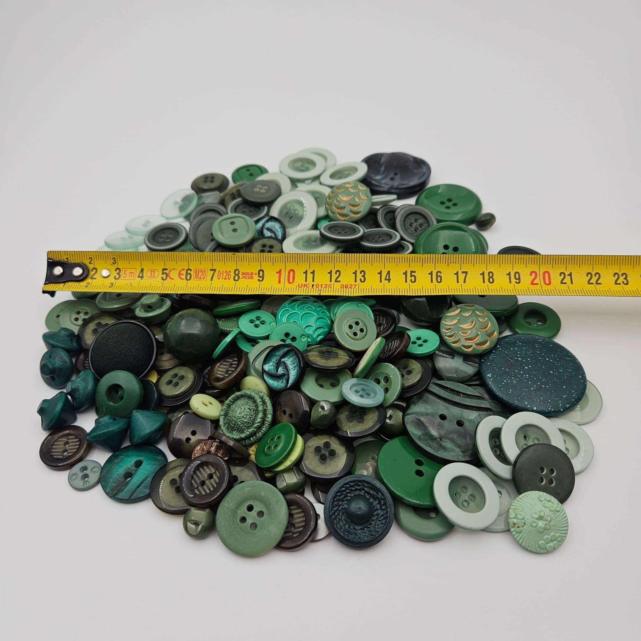 Grön vintage knappmix – blandade knappar för sömnad & pyssel