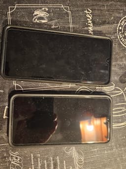 Två Samsung Galaxy A52s 5G