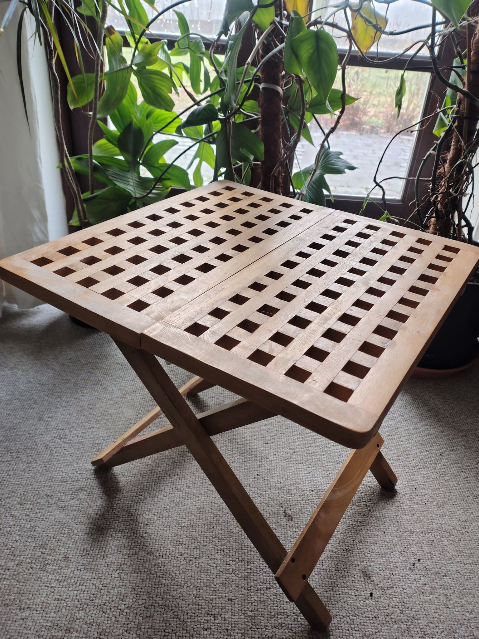 Träbord med gallermönster, hopfällbart