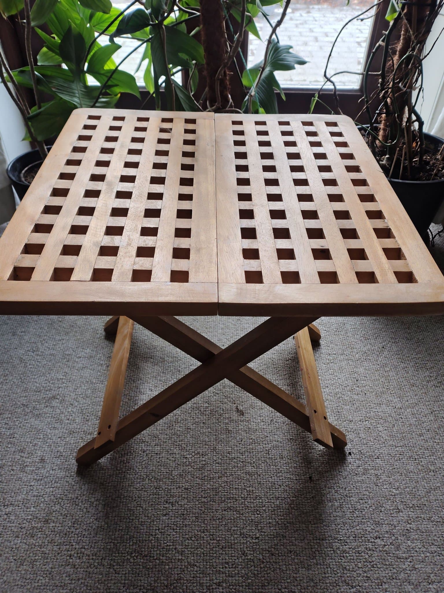 Träbord med gallermönster, hopfällbart