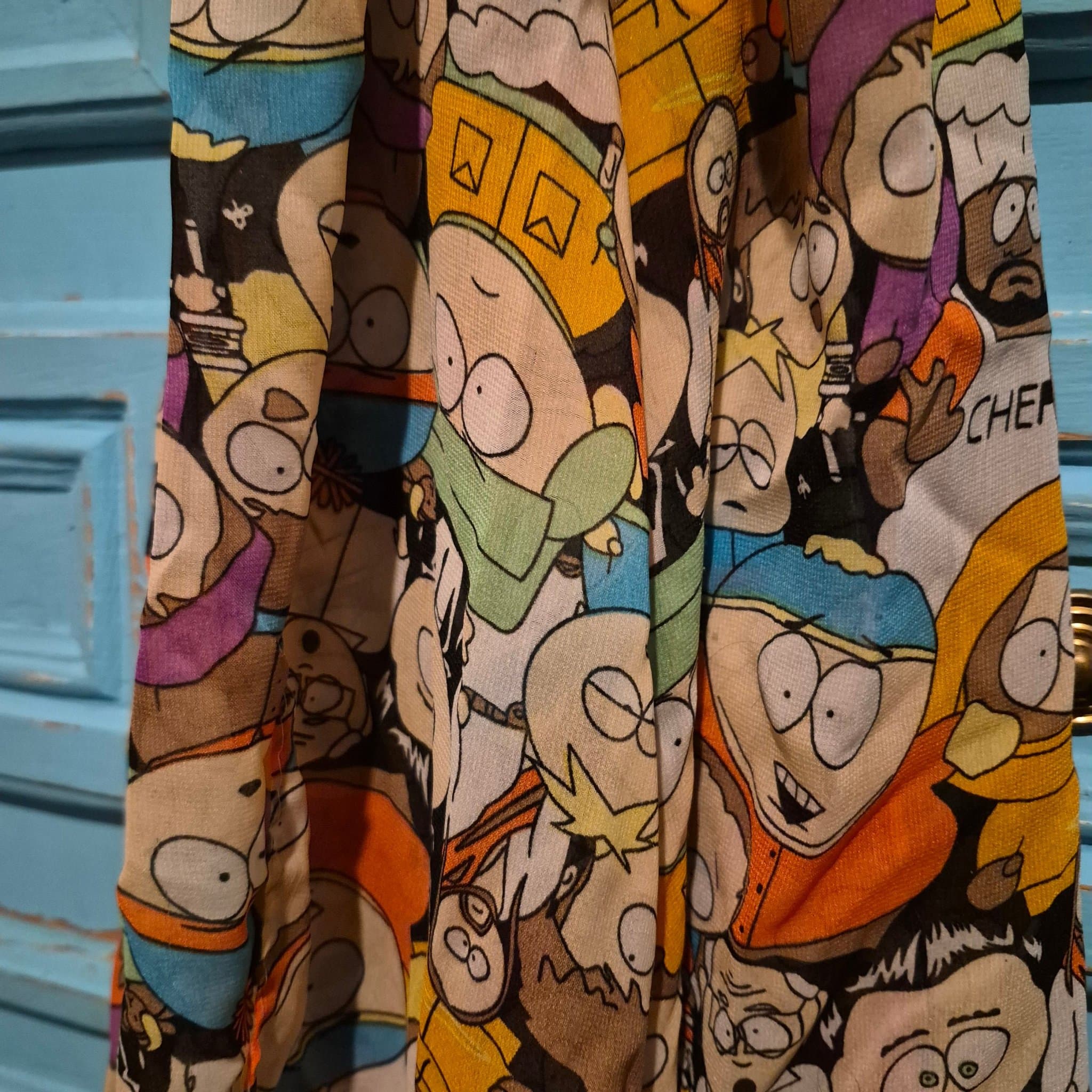 Flerfärgad sjal i skirt material, med South Park motiv, oanvänd