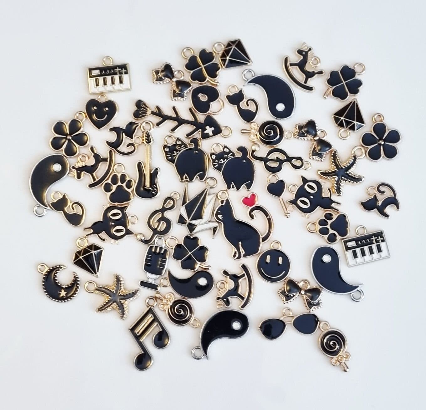 Blandad Svart Berlocker - 50st