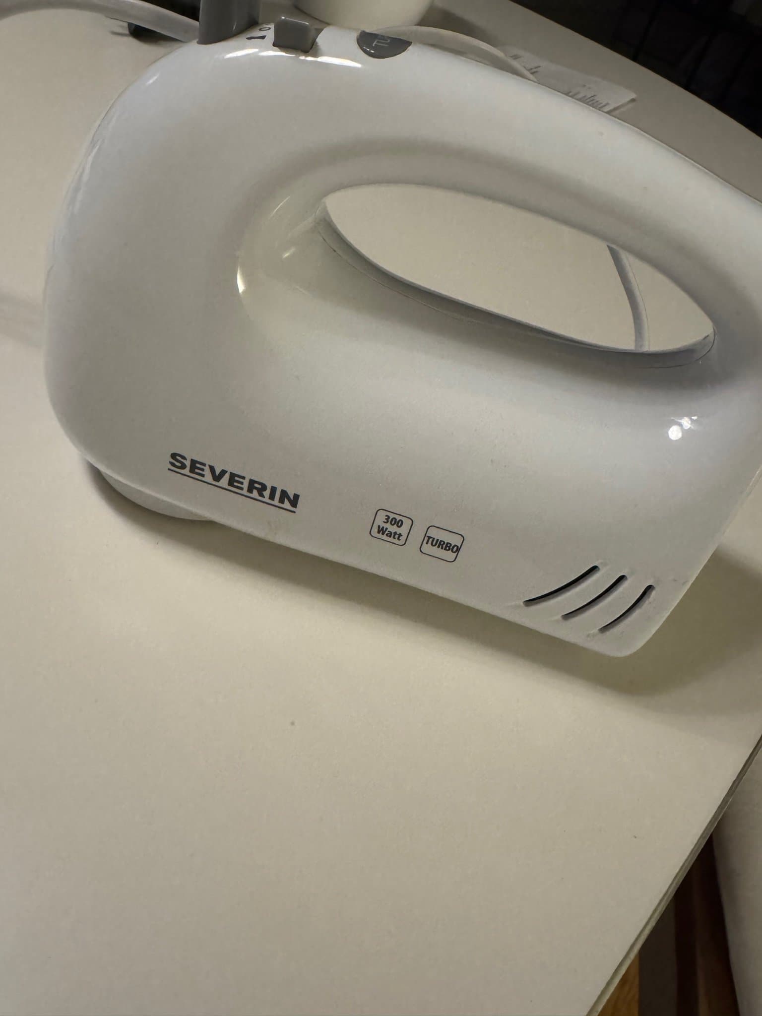 Severin Handmixer 300W med 5 hastigheter och turbofunktion