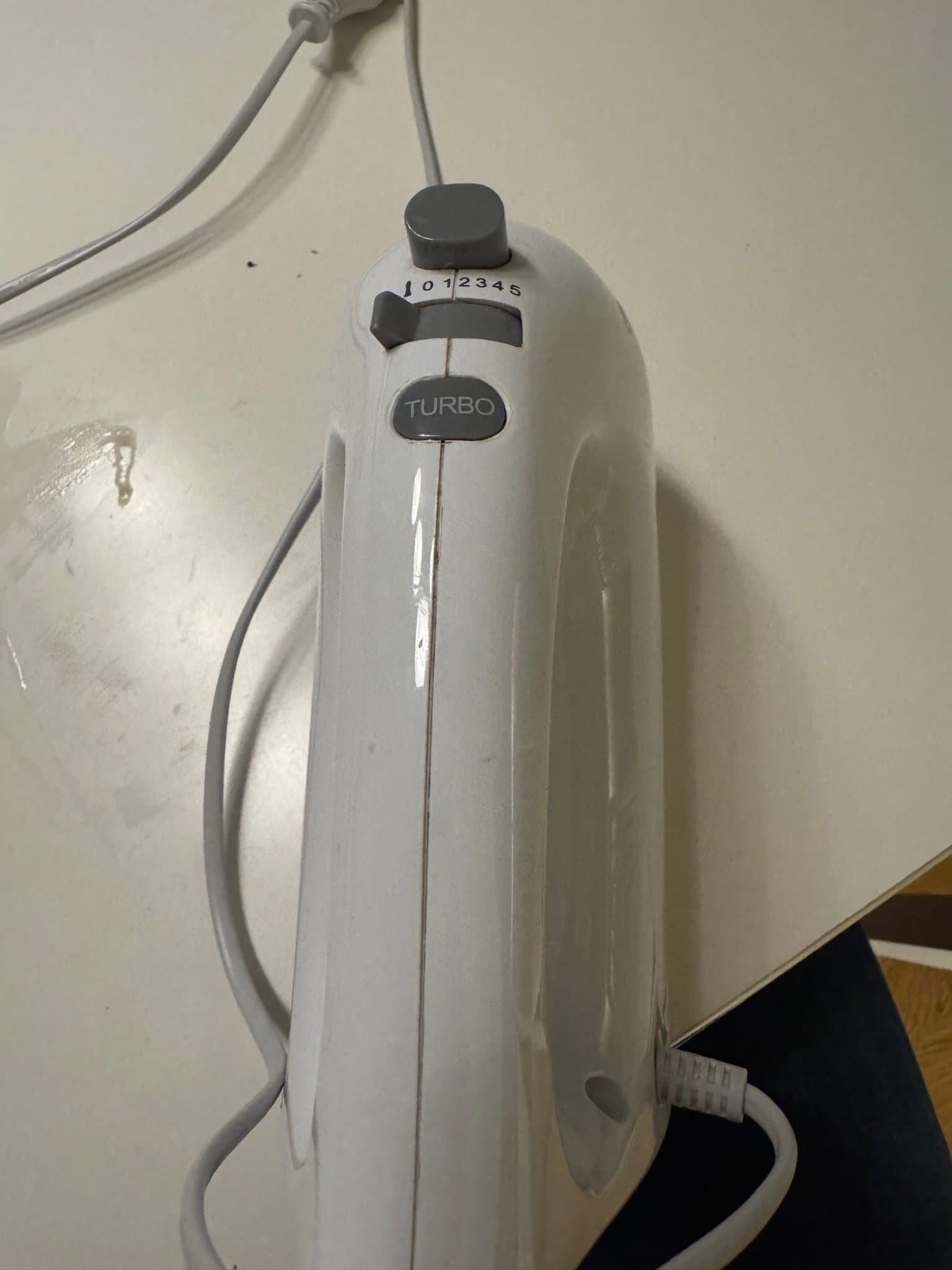 Severin Handmixer 300W med 5 hastigheter och turbofunktion