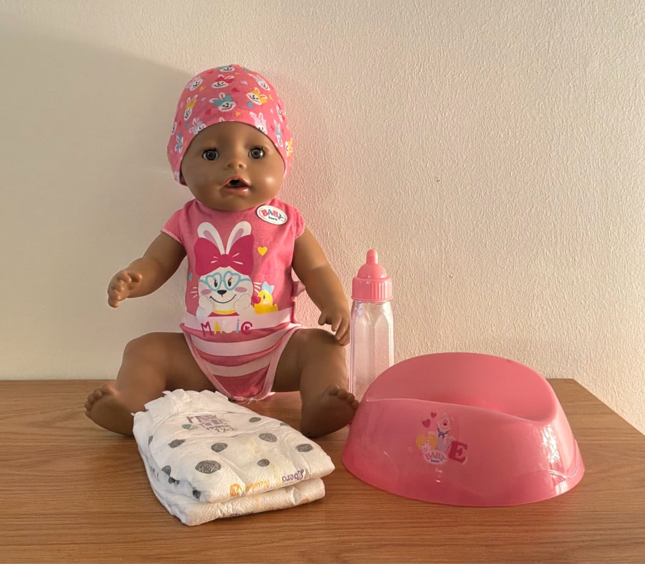 Baby Born docka flicka ca 43 cm lång, fint använt skick.