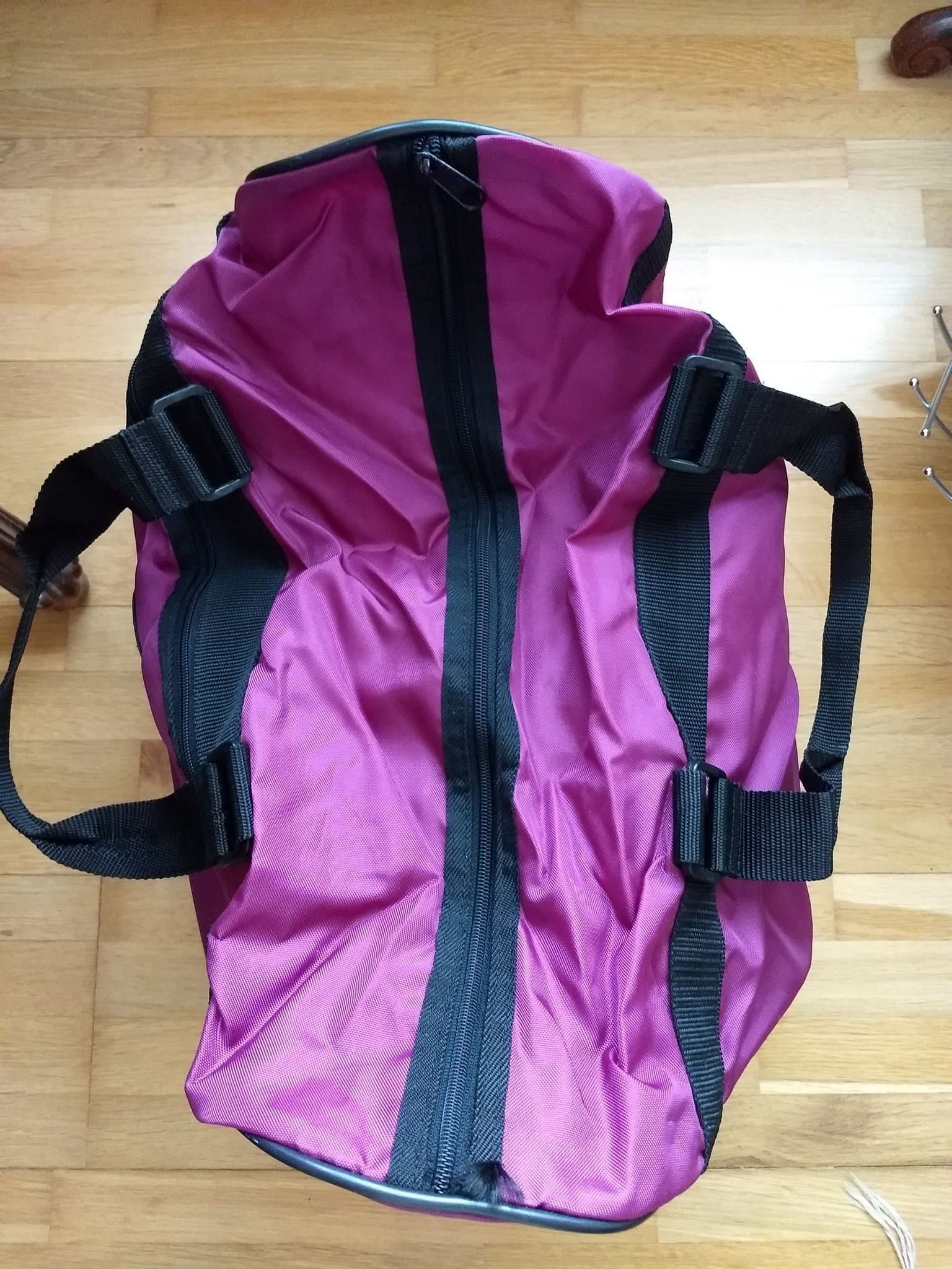 Ny stor mörklila resväska / träningsväska i nylon