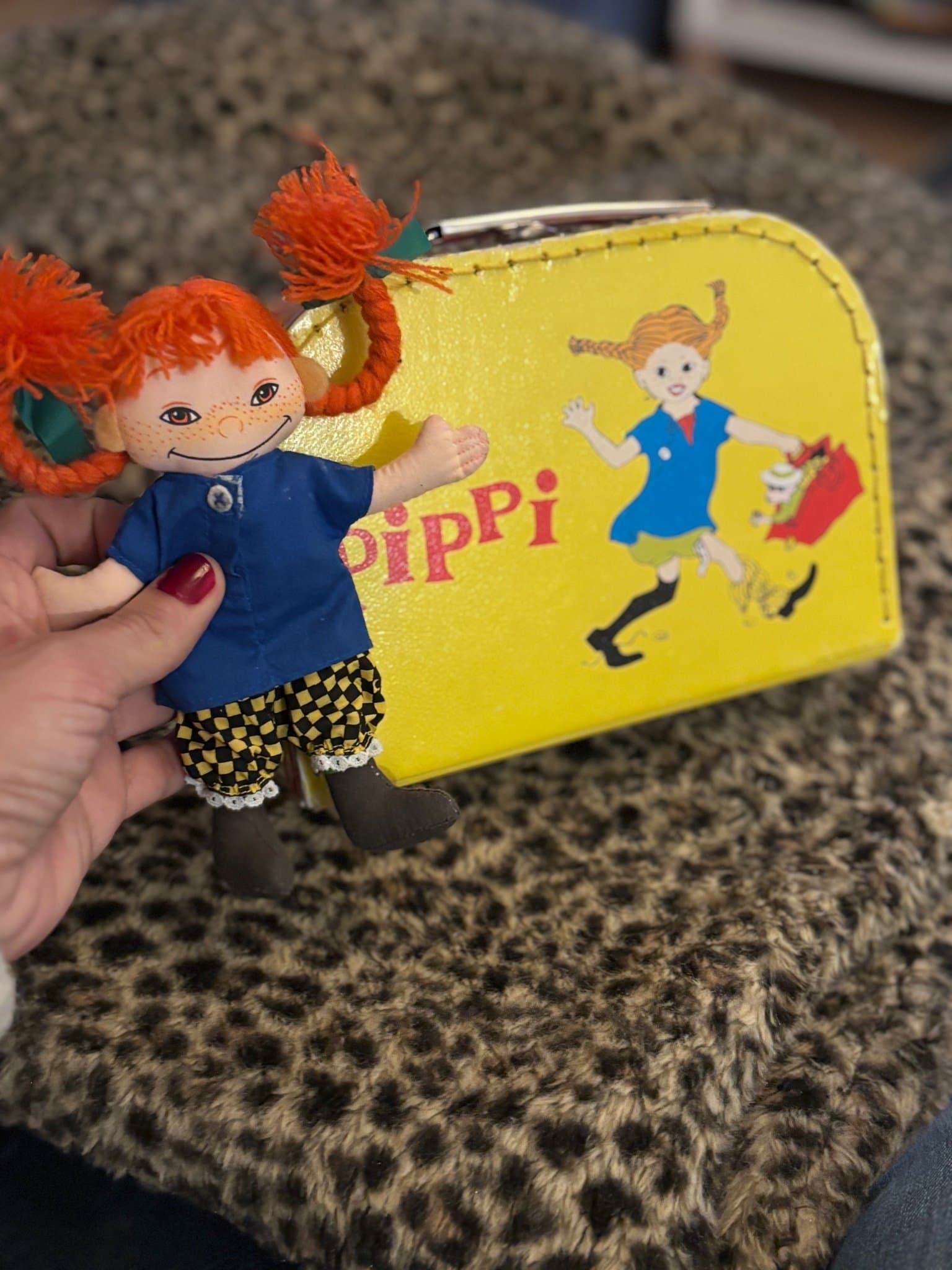 Pippi Långstrump docka mini med resväska