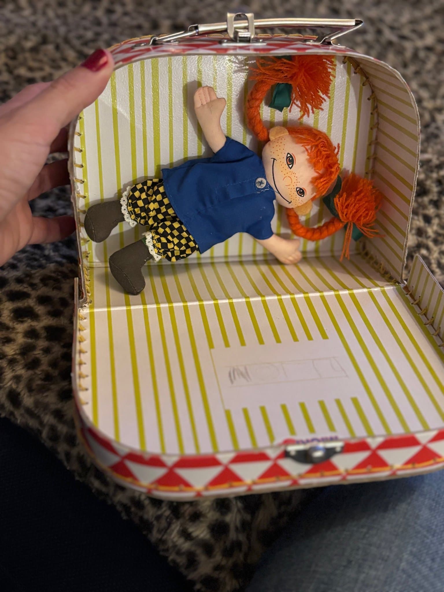 Pippi Långstrump docka mini med resväska