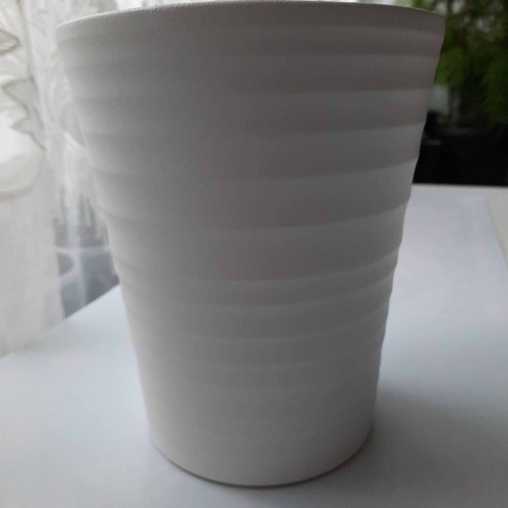 Stor Vit Blomkruka. I perfekt skick!