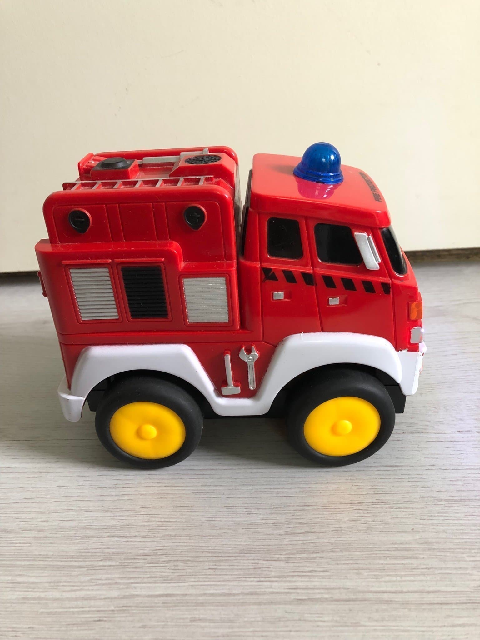 Leksaksbrandbil radiostyrd.