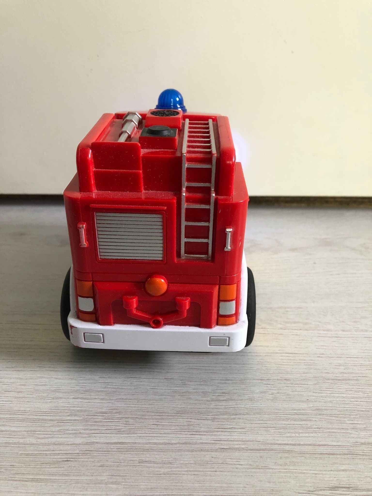 Leksaksbrandbil radiostyrd.