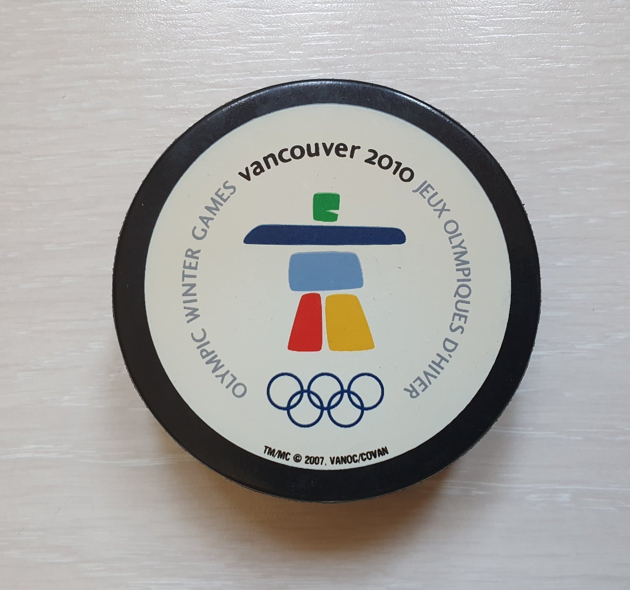 Ishockey Puck Olympic Games 2010