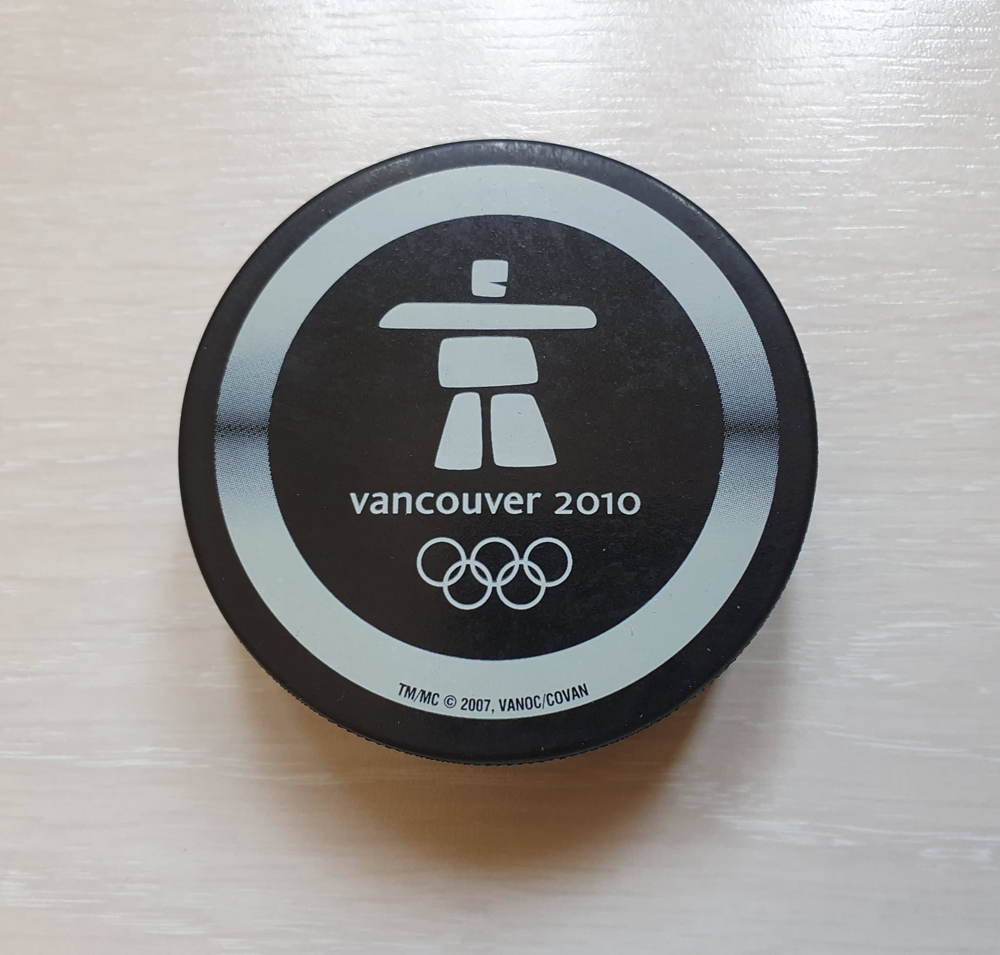 Ishockey Puck Olympic Games 2010