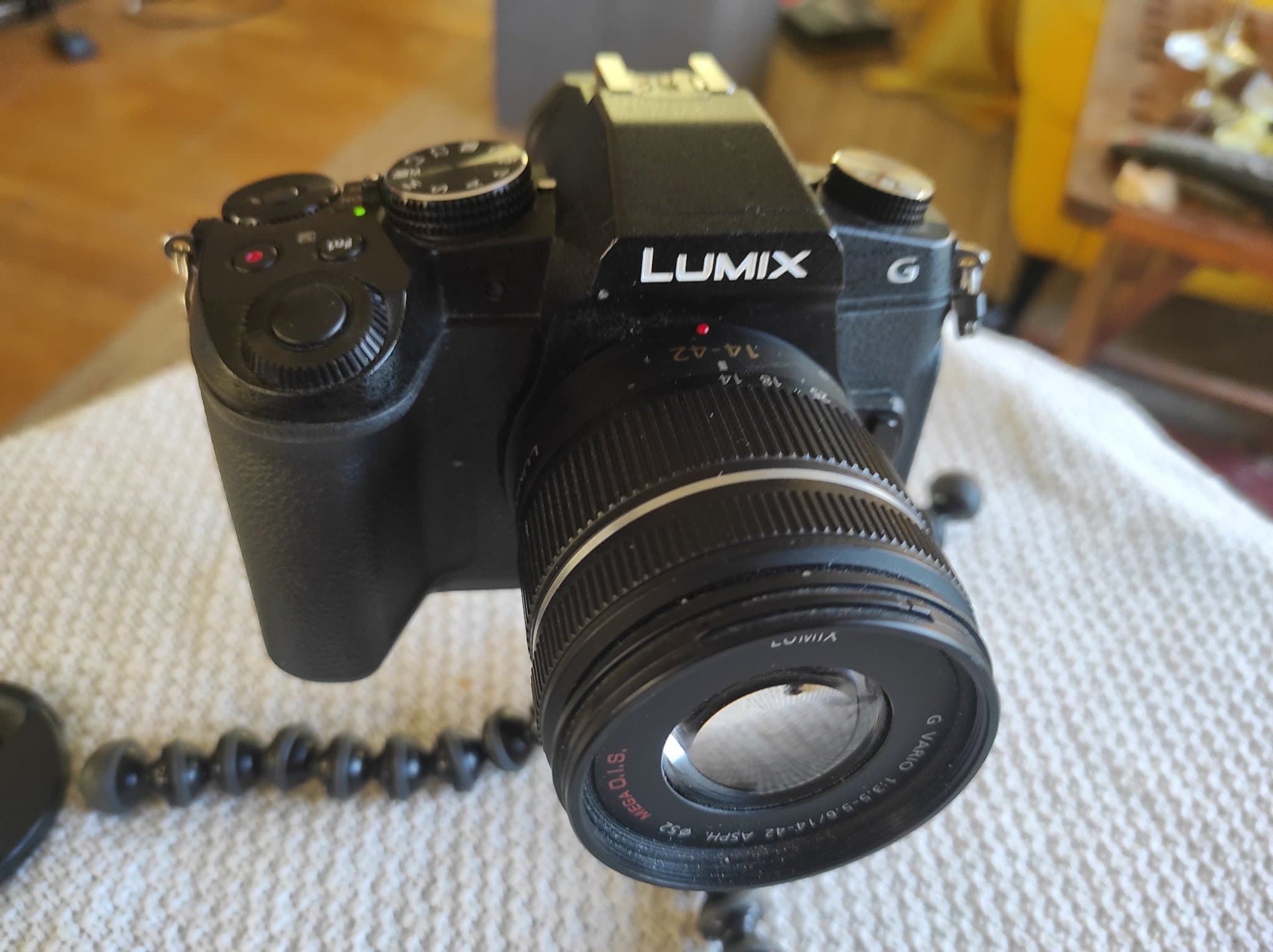 Lumix Kamera G80 + G vario 14-42mm ( med Mega O.I.S)