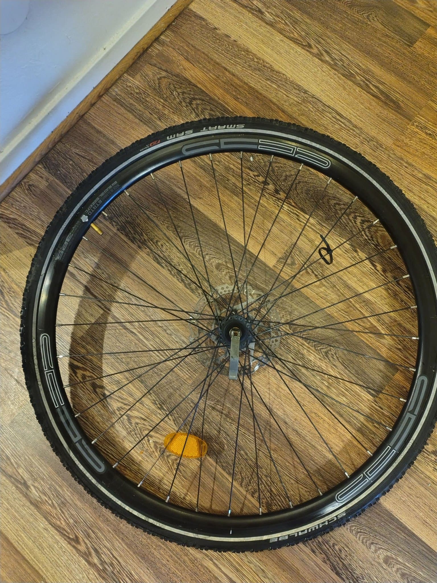 Cykelhjul med däck och bromsskiva 28" Hybrid Shimano Spectra