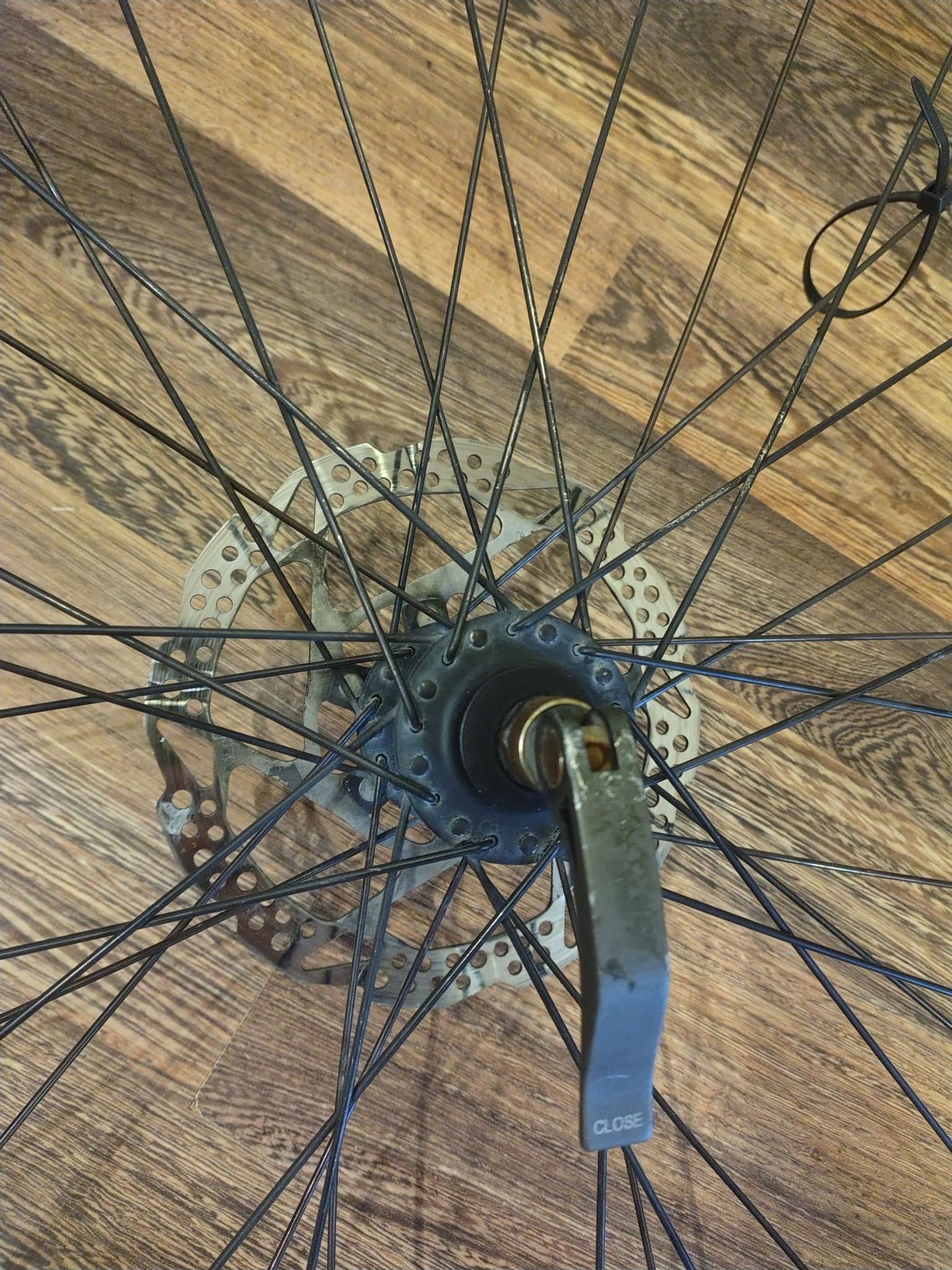 Cykelhjul med däck och bromsskiva 28" Hybrid Shimano Spectra