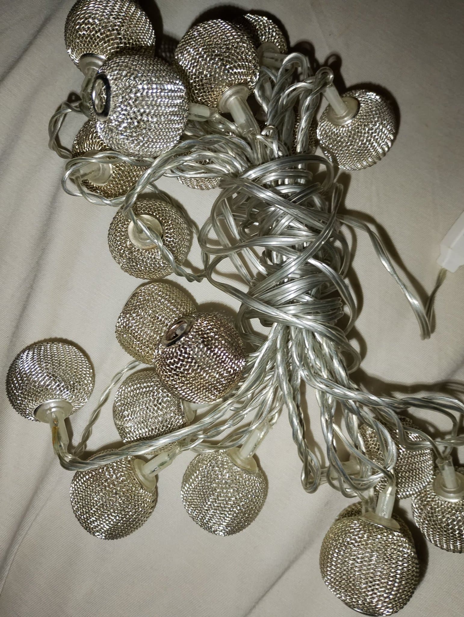 Ljusslinga metalbollar