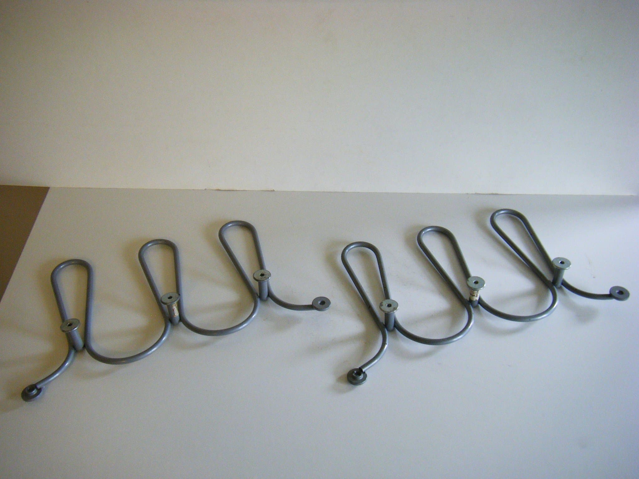 2 st. Klädeshängare i metall - Kläder - Hem o Hushåll - Mode - Hall - Förvaring