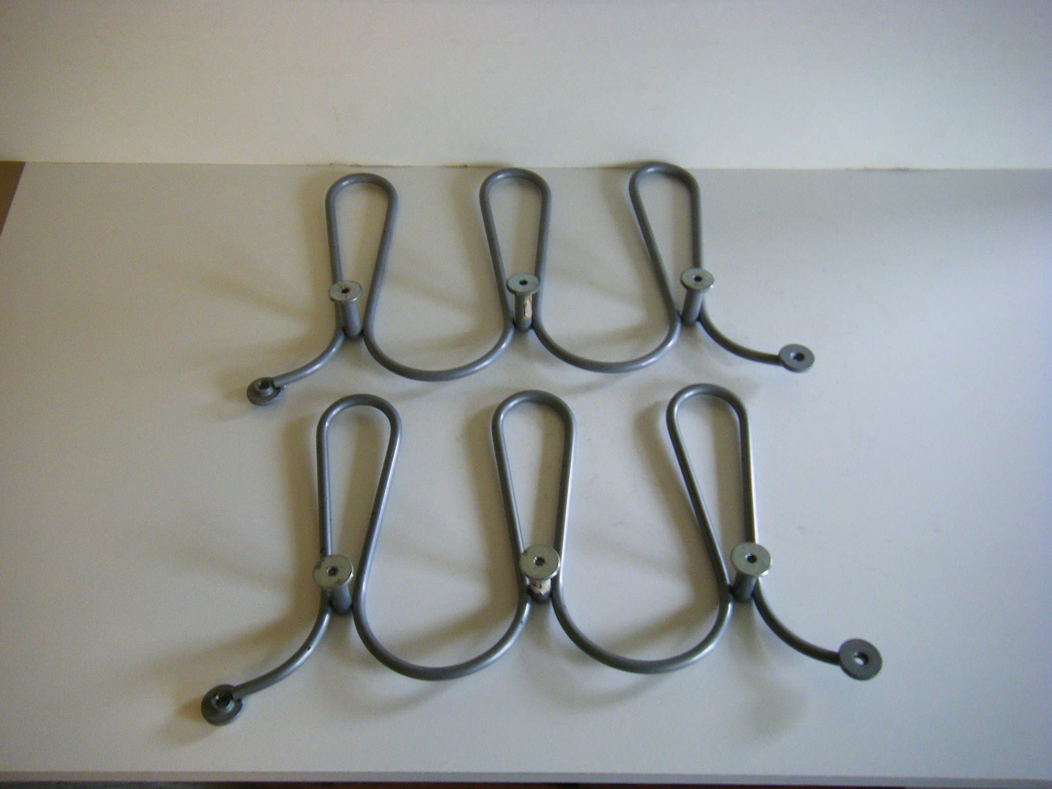 2 st. Klädeshängare i metall - Kläder - Hem o Hushåll - Mode - Hall - Förvaring