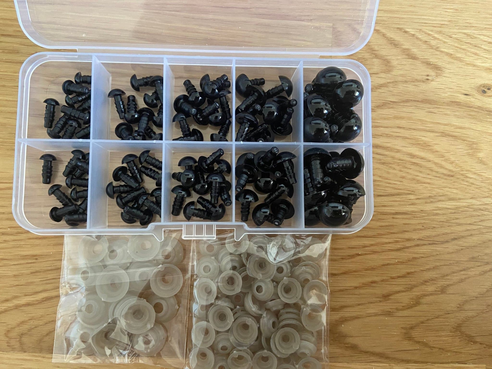 Billiga säkerhetsögon storförpackning 50 par(200 delar) 5 olika storlekar