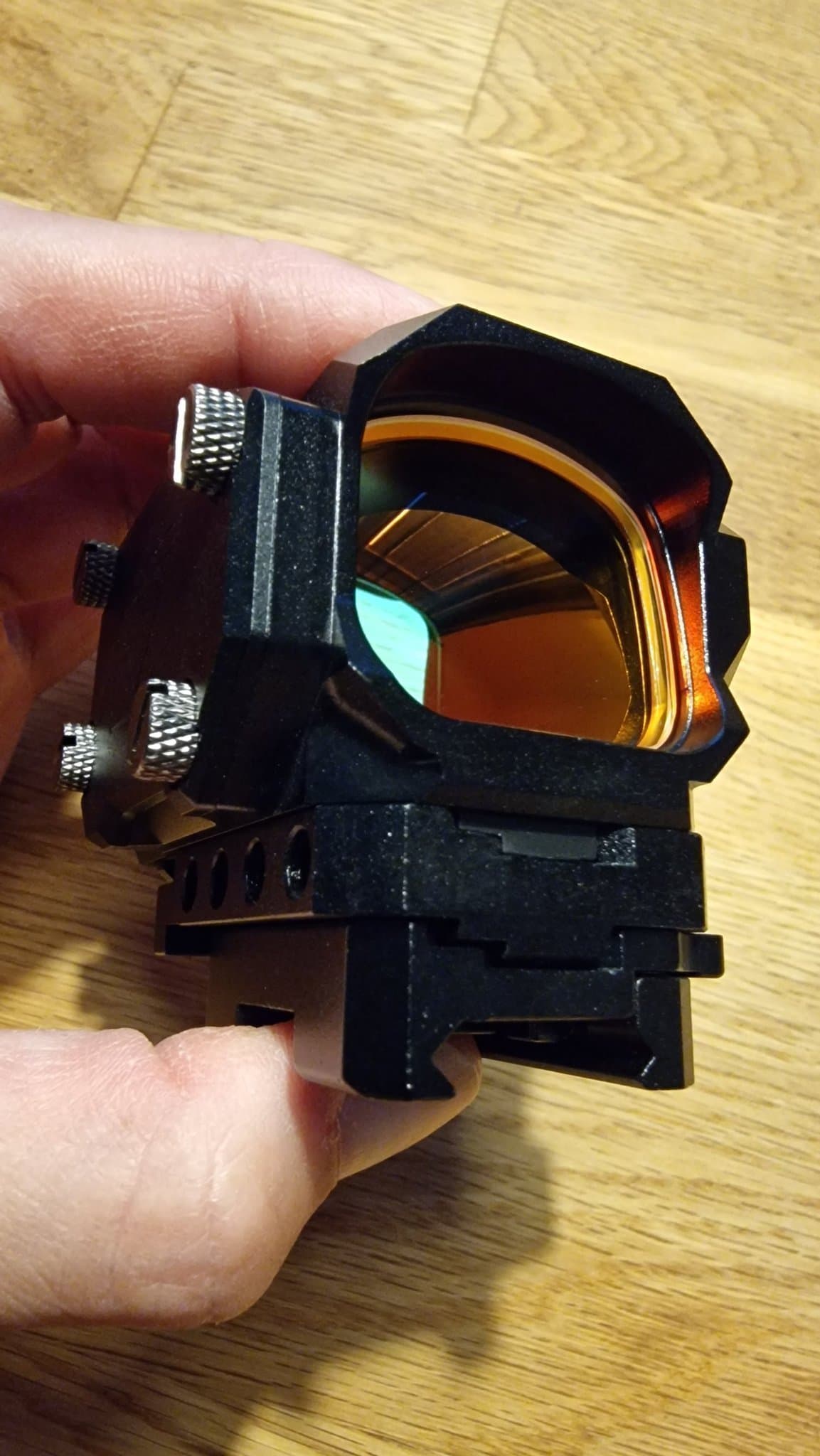 Rödpunktssikte med fäste