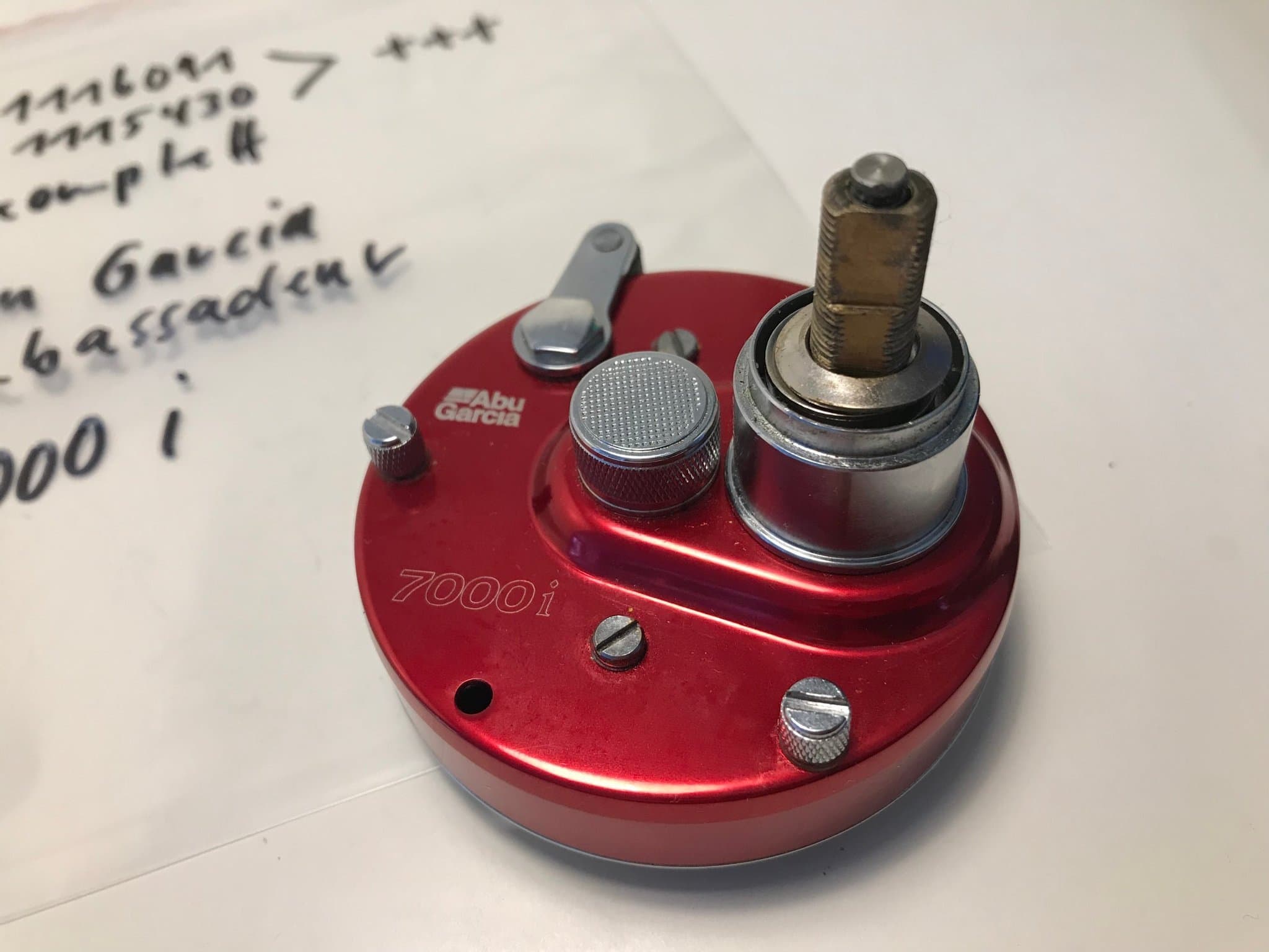 reservdel Abu Garcia Ambassadeur 7000i, här: 1116091+++sido plåt höger komplett