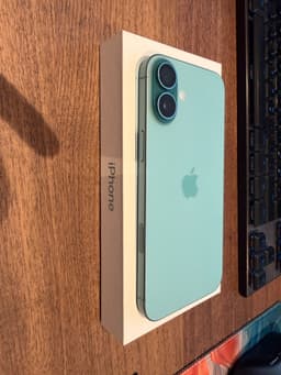 iPhone 16 plus 128 GB i nästan helt oanvänd.