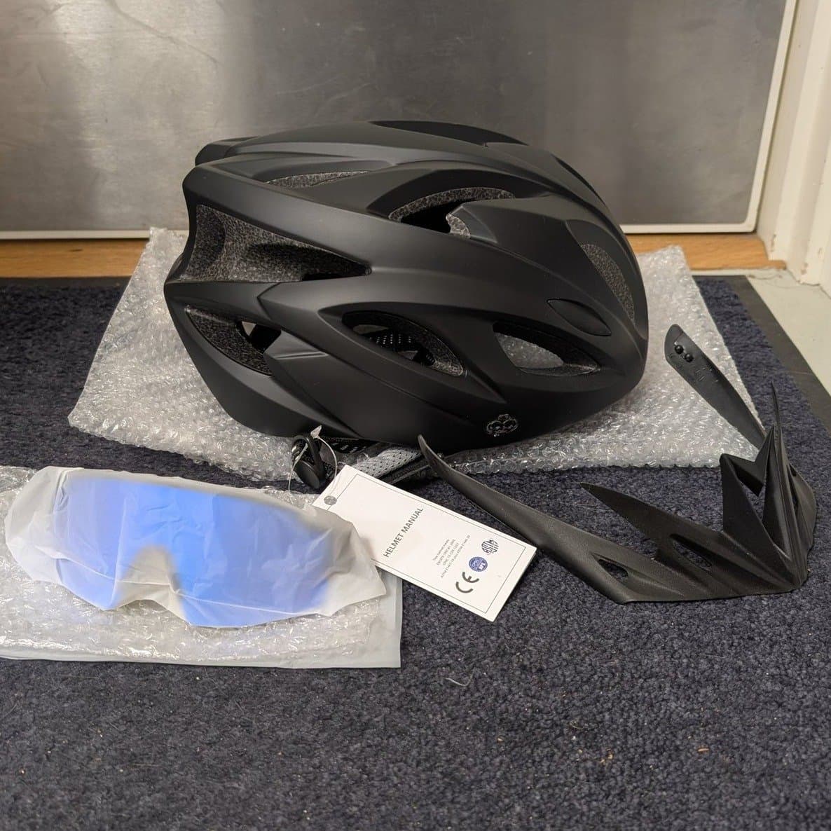 Odoland Cykelhjälm - Svart med visir och cykelglasögon - Storlek L/XL (58-62 cm)