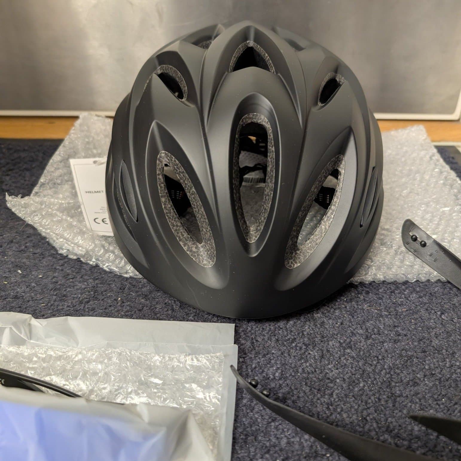 Odoland Cykelhjälm - Svart med visir och cykelglasögon - Storlek L/XL (58-62 cm)