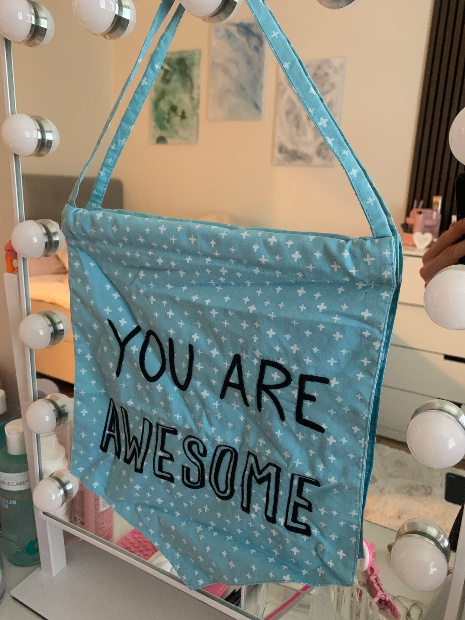 Sass & Belle väggprydnad skylt väggdekor inredning YOU ARE AWESOME blå