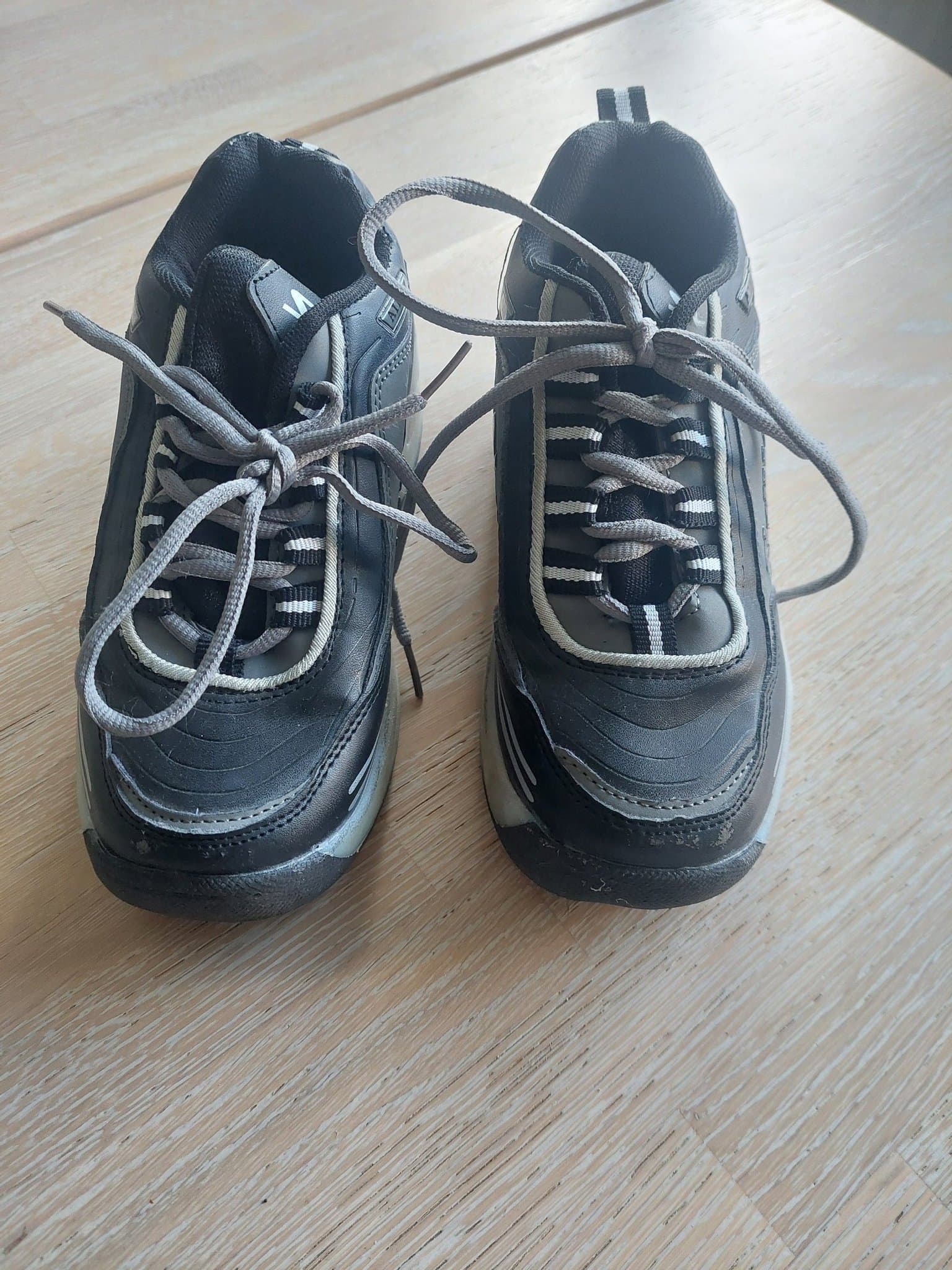 Sneakers med hjul Skills stl. 34 rullskridskoskor Skills on Wheels