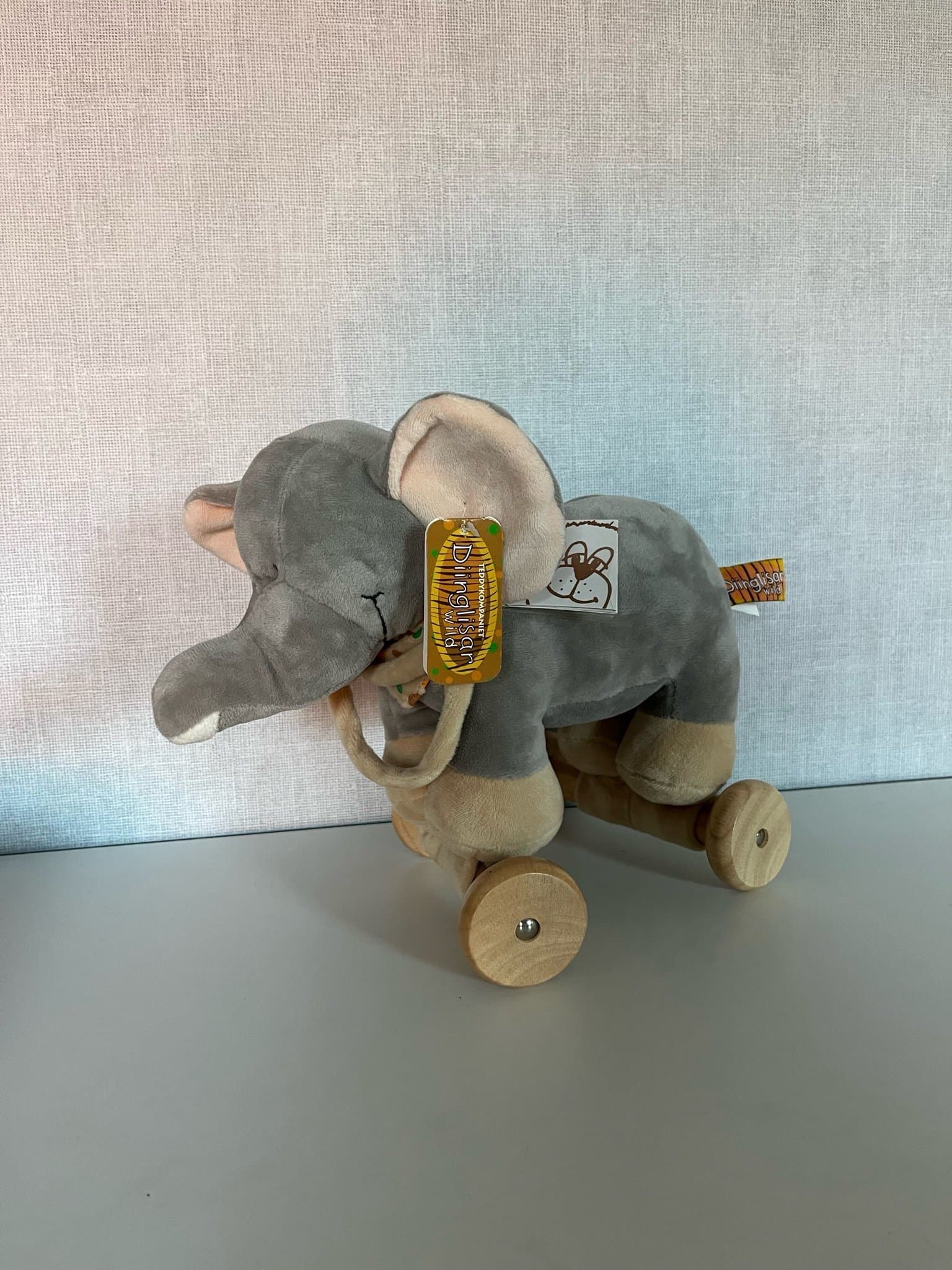 Ny Diinglisar dragleksak Elefant