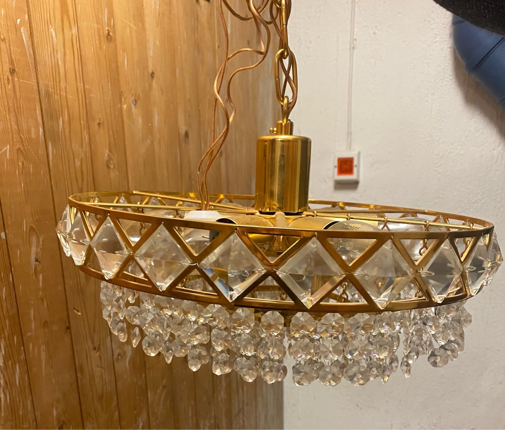 Vintage kristallkrona guld – Hollywood Regency taklampa med prismor