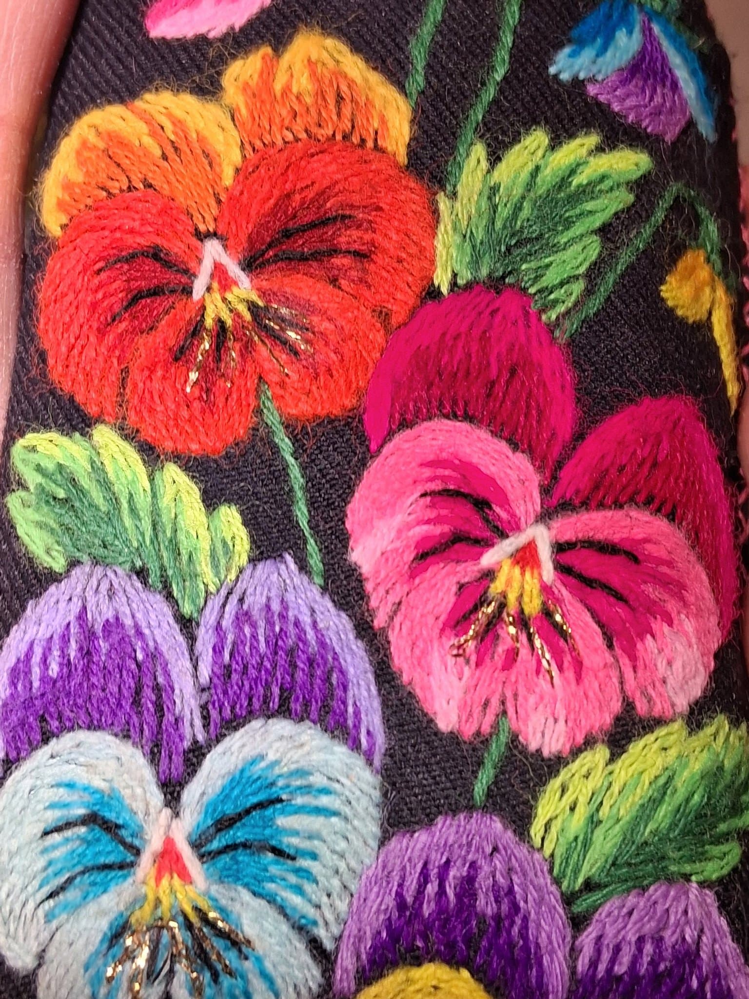 Vacker handbroderad glasögonfodral