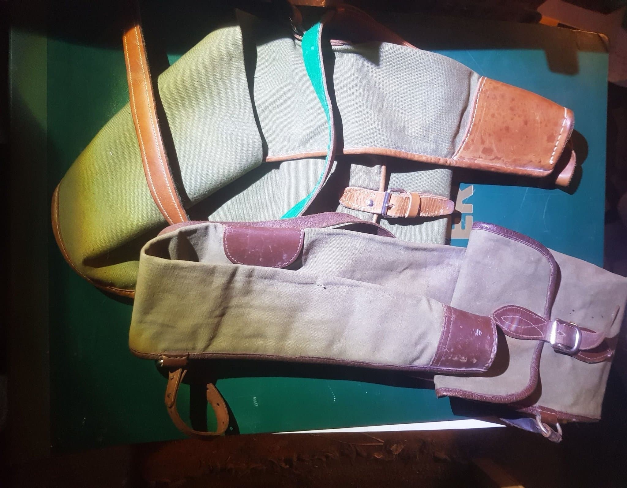 2 Äldre vapenfodral