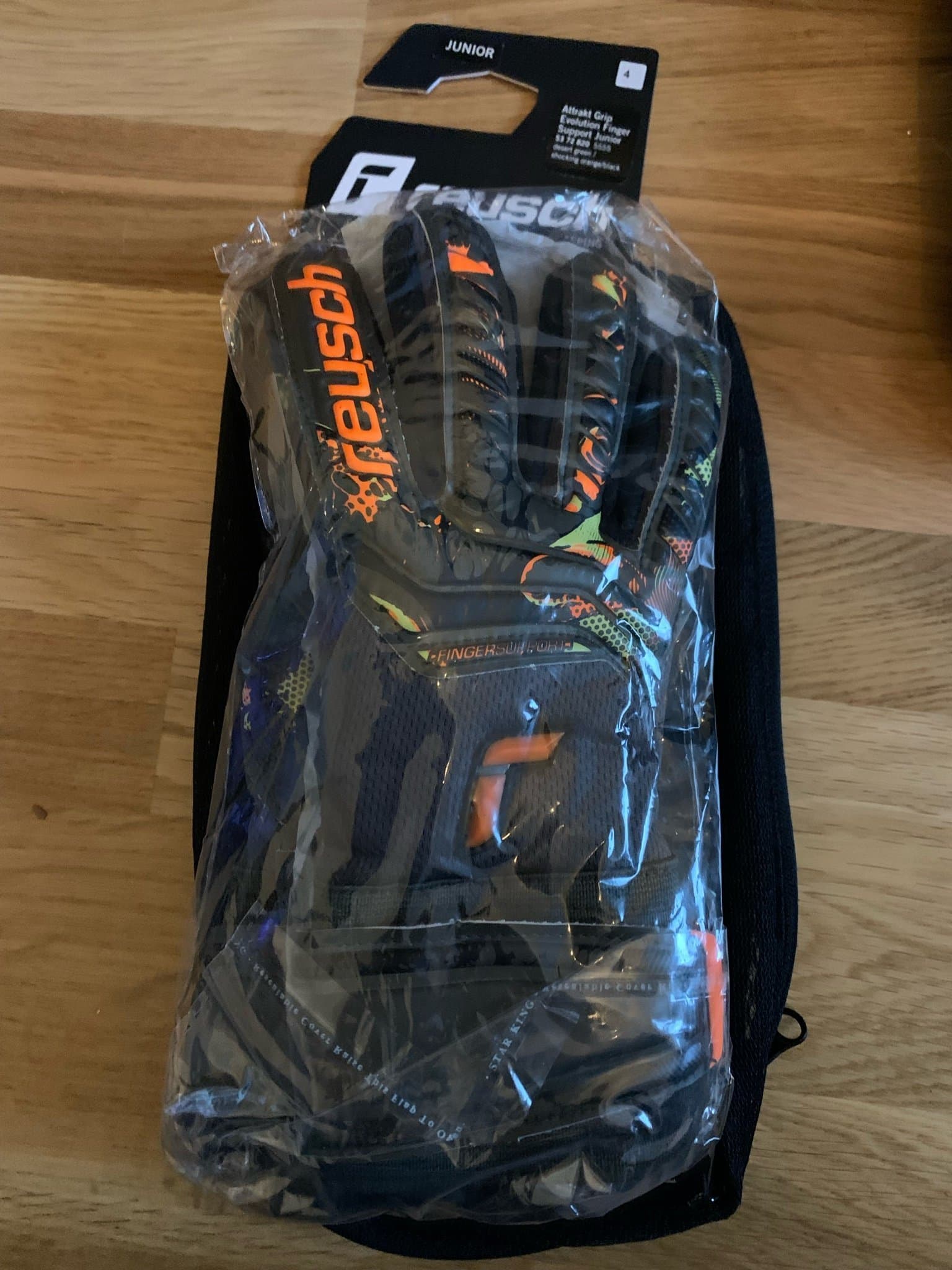 Reusch Attrakt Grip Evolution Finger Support Junior Målvaktshandskar Storlek 4